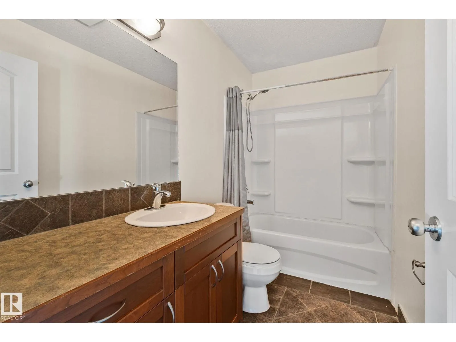 15211 44 ST NW