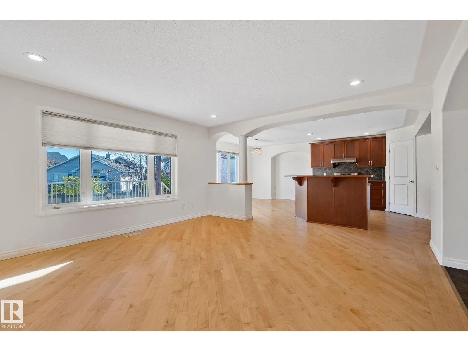 15211 44 ST NW