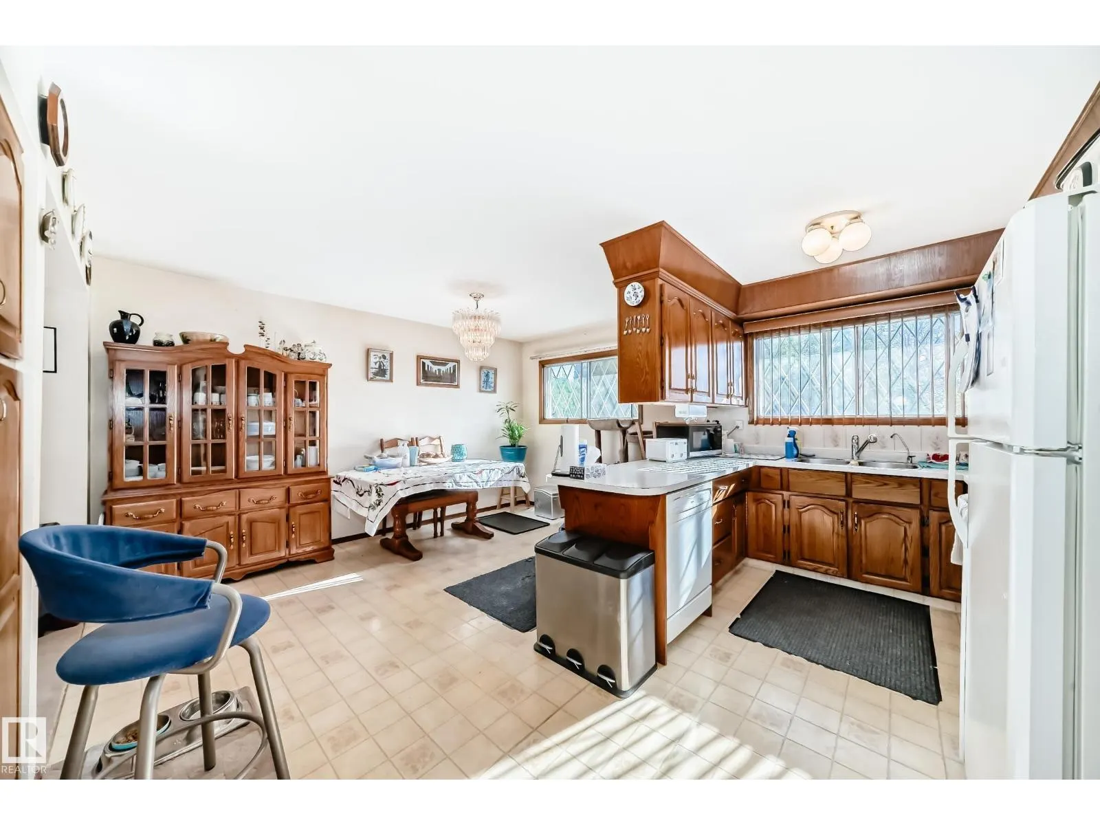 7007 140 AV NW