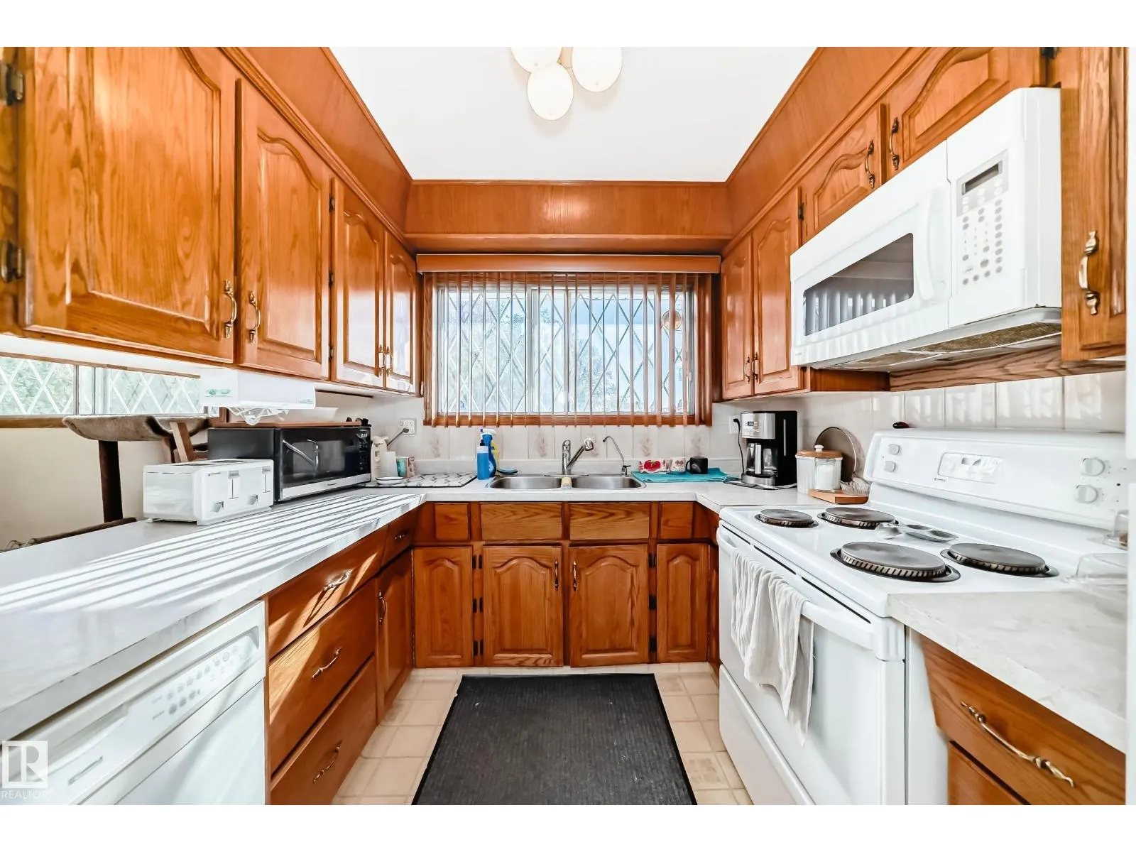 7007 140 AV NW
