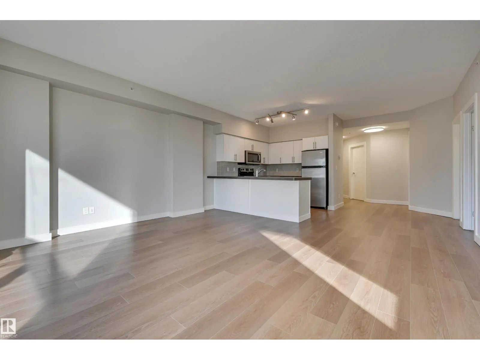#2202 10136 104 ST NW