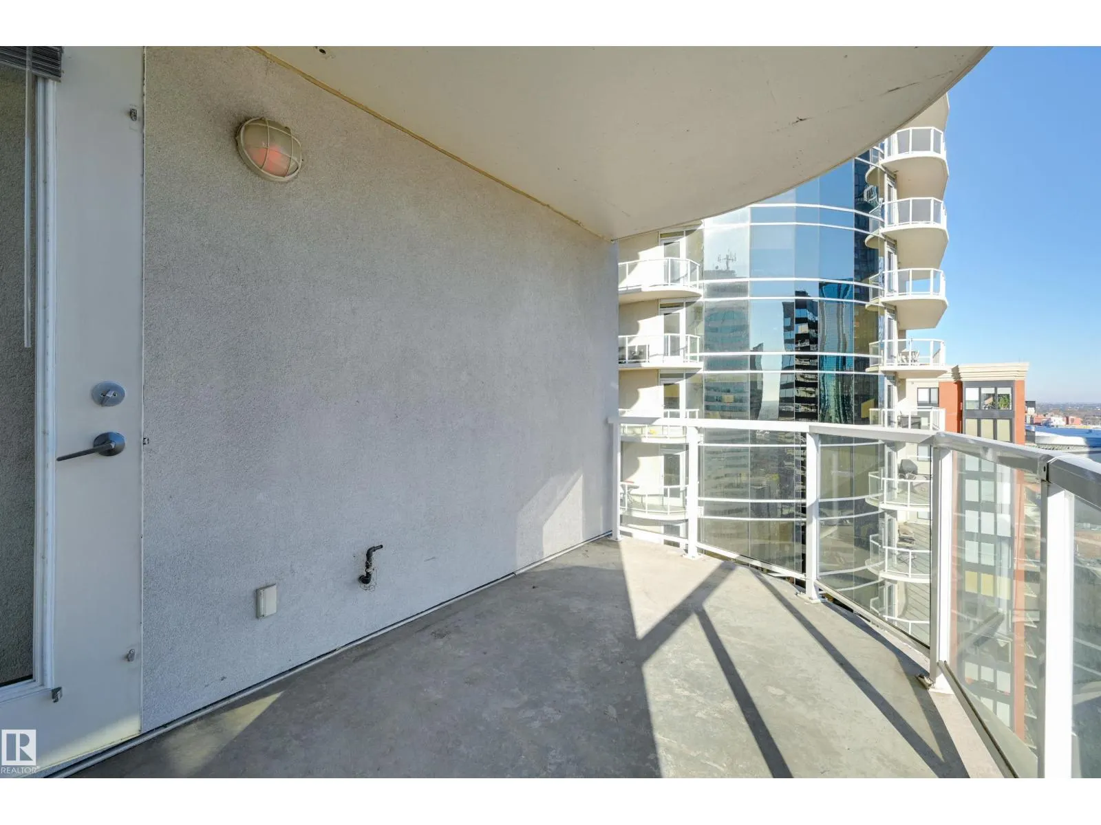 #2202 10136 104 ST NW