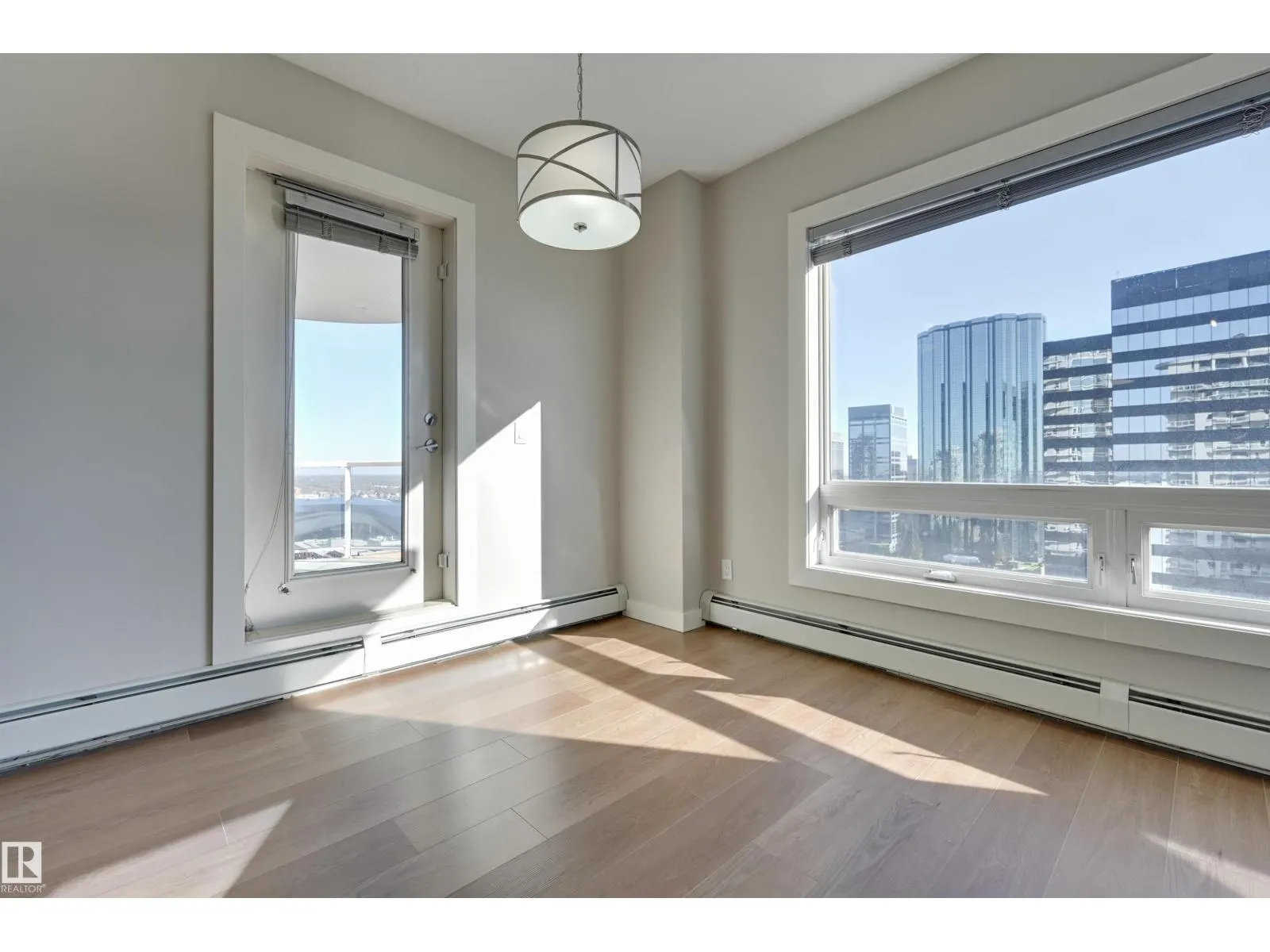 #2202 10136 104 ST NW