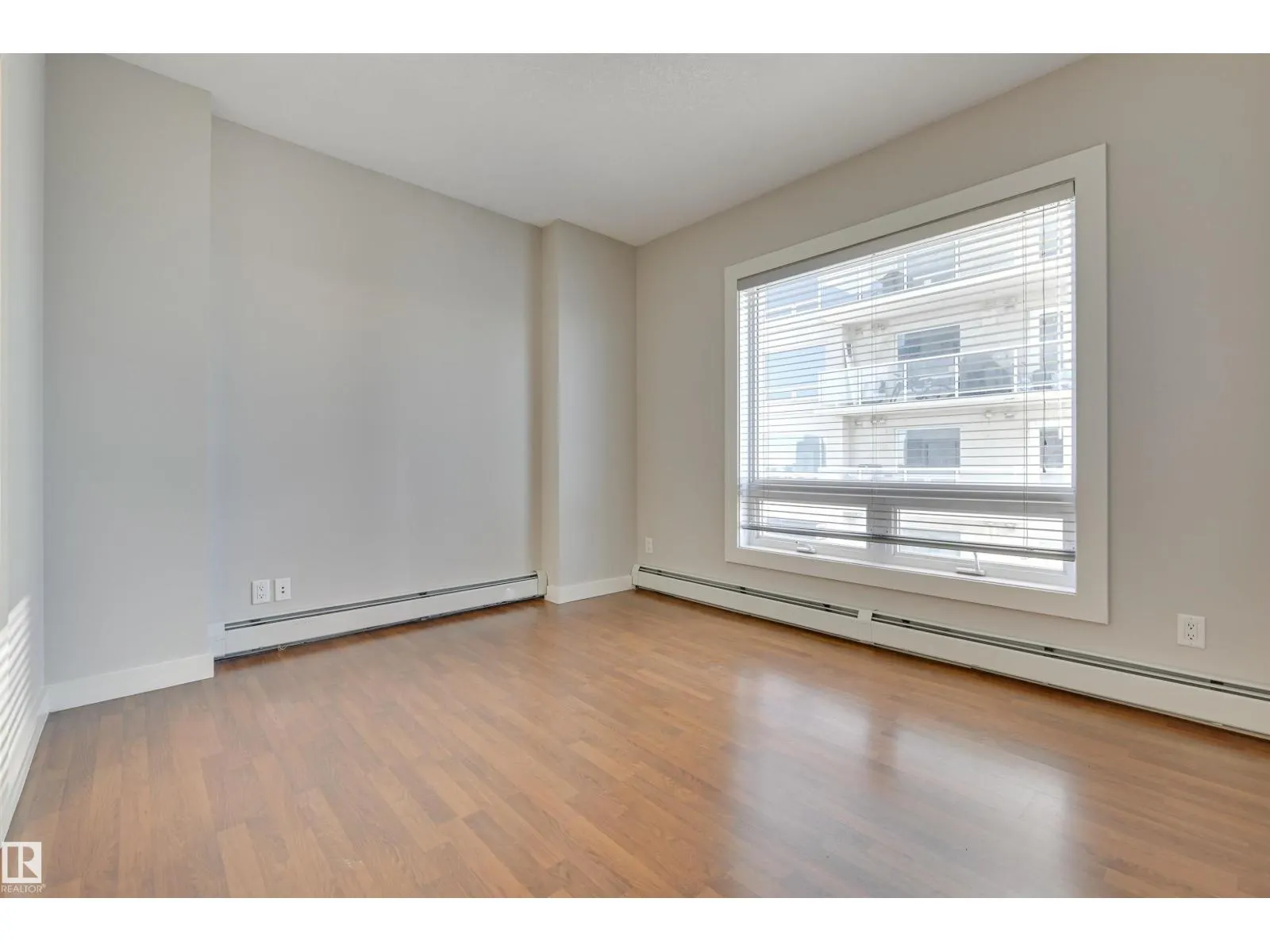 #2202 10136 104 ST NW