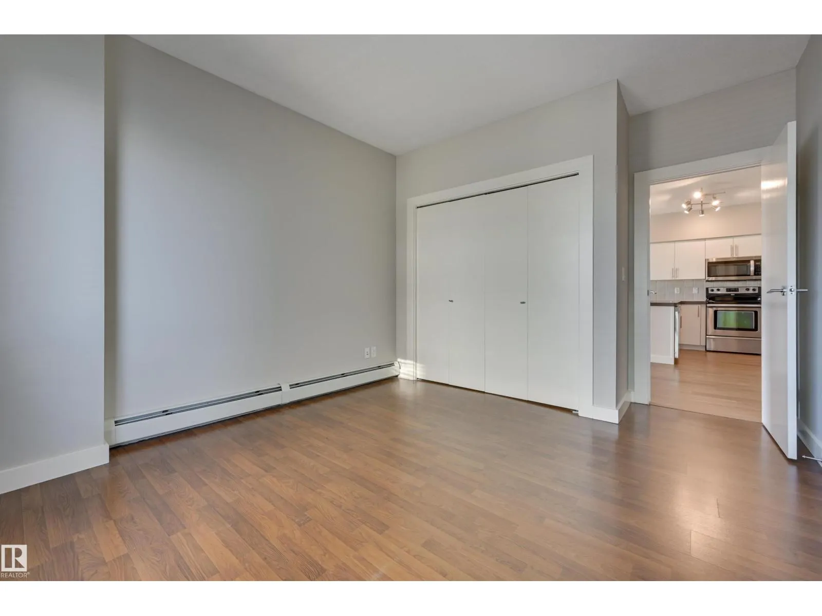 #2202 10136 104 ST NW