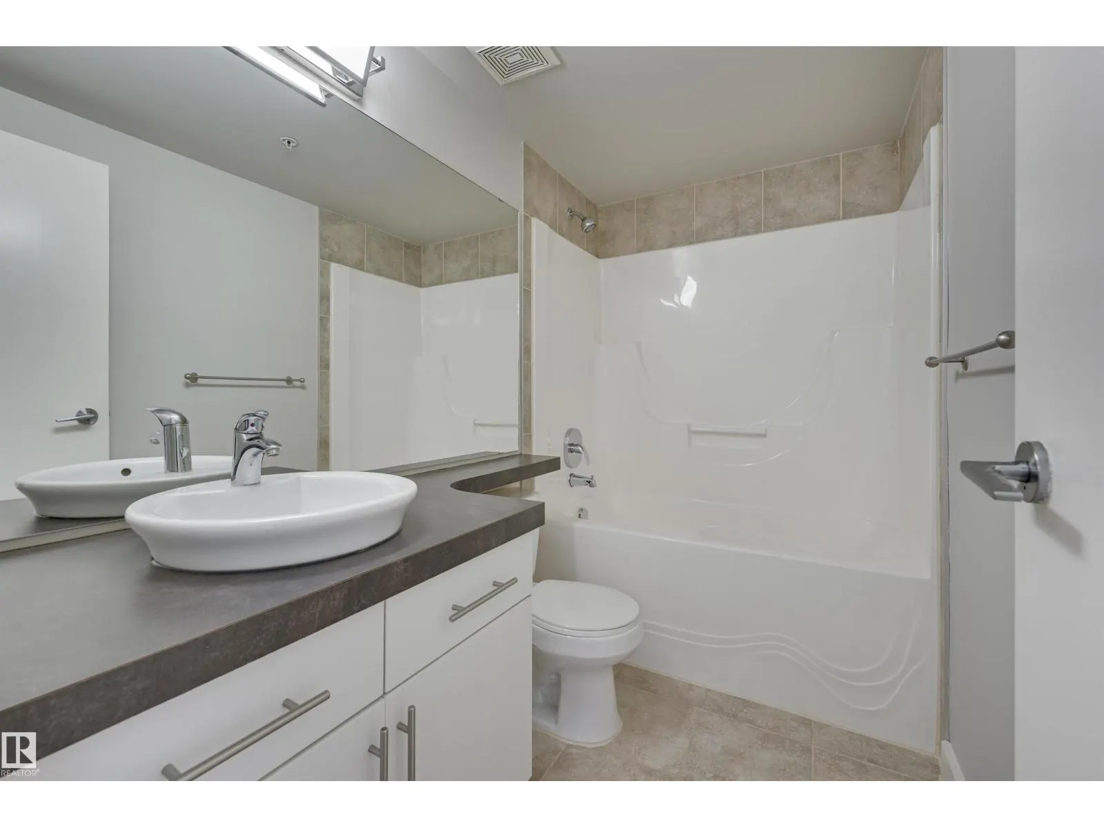 #2202 10136 104 ST NW