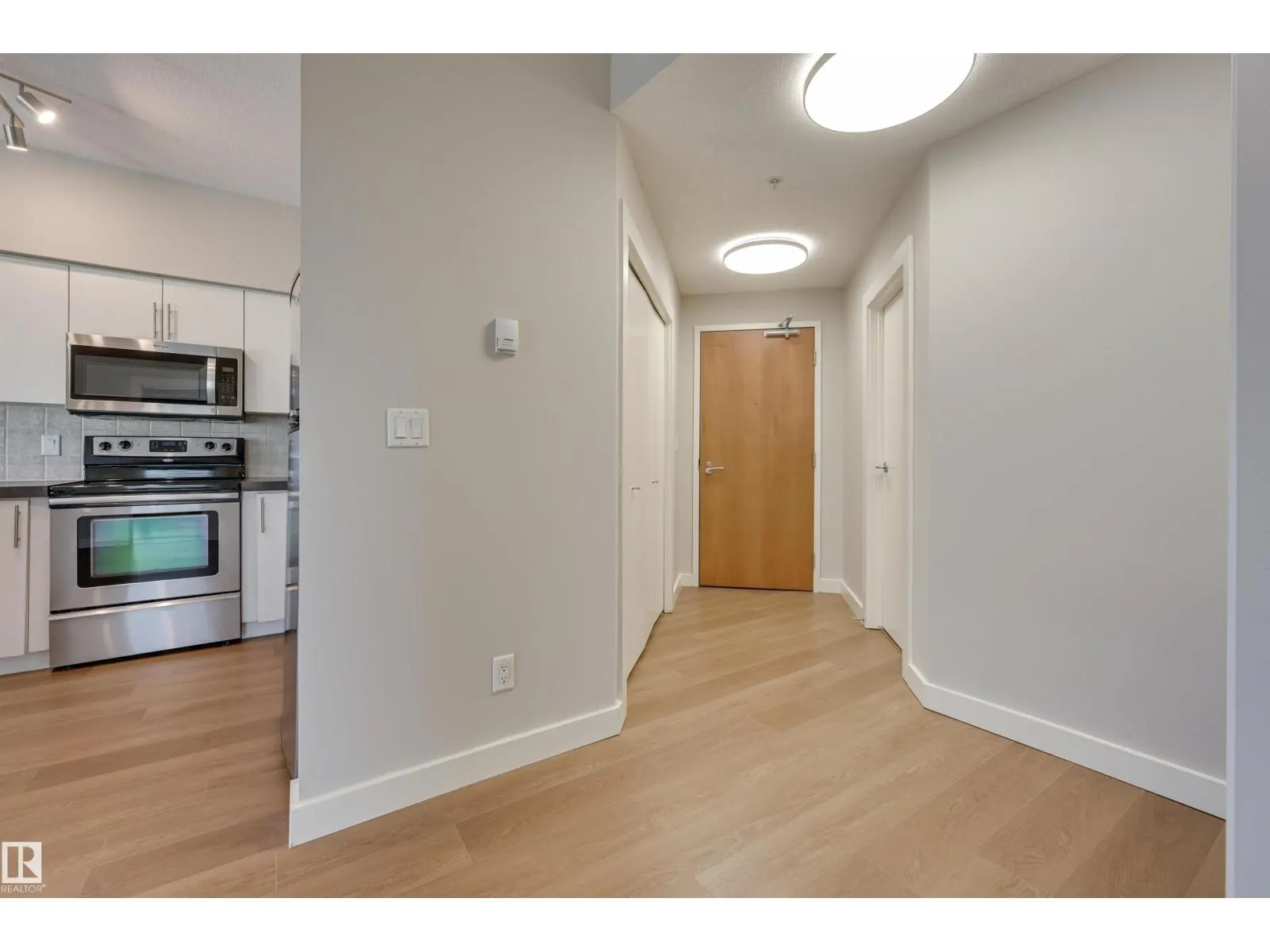 #2202 10136 104 ST NW