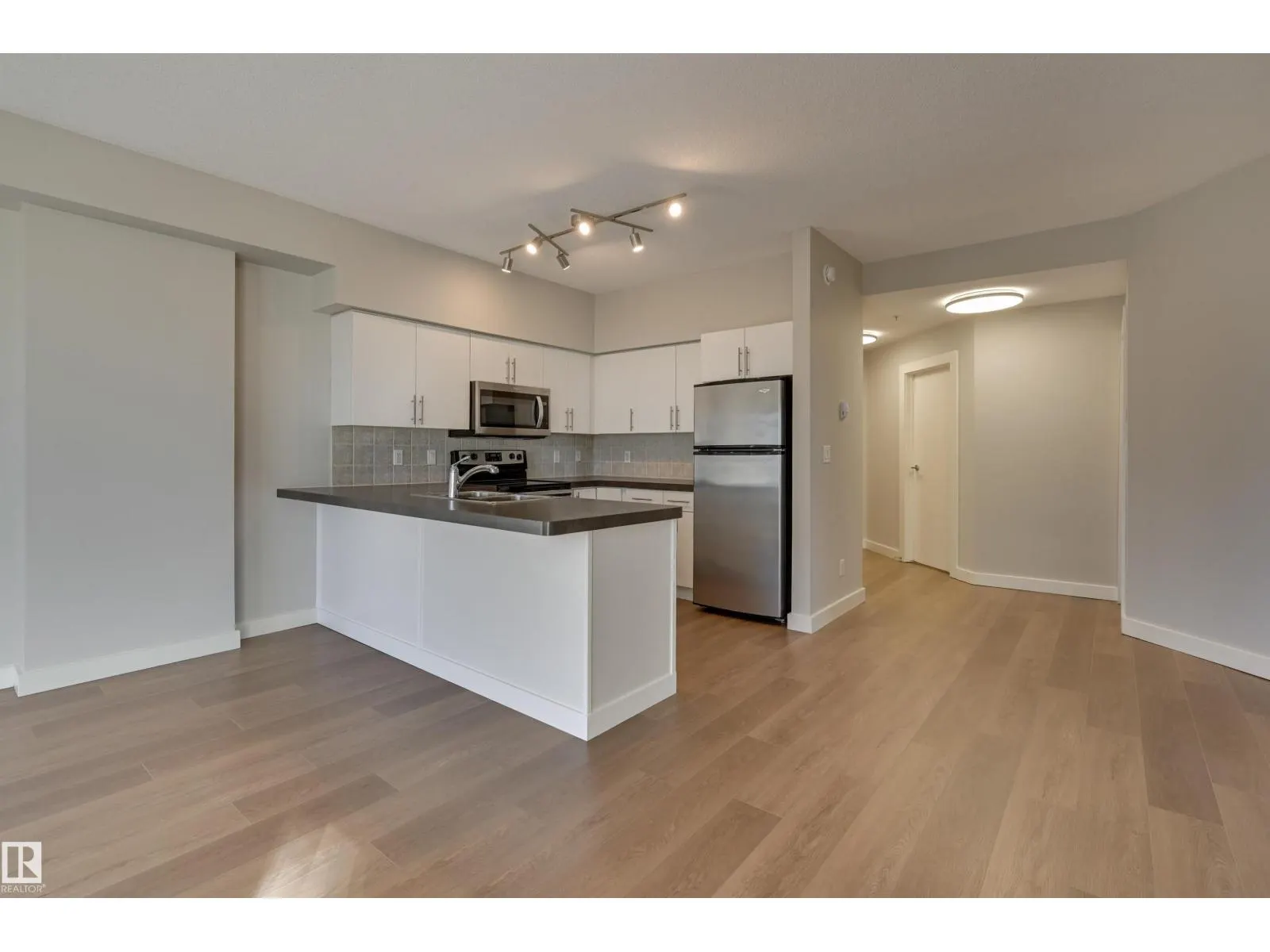 #2202 10136 104 ST NW