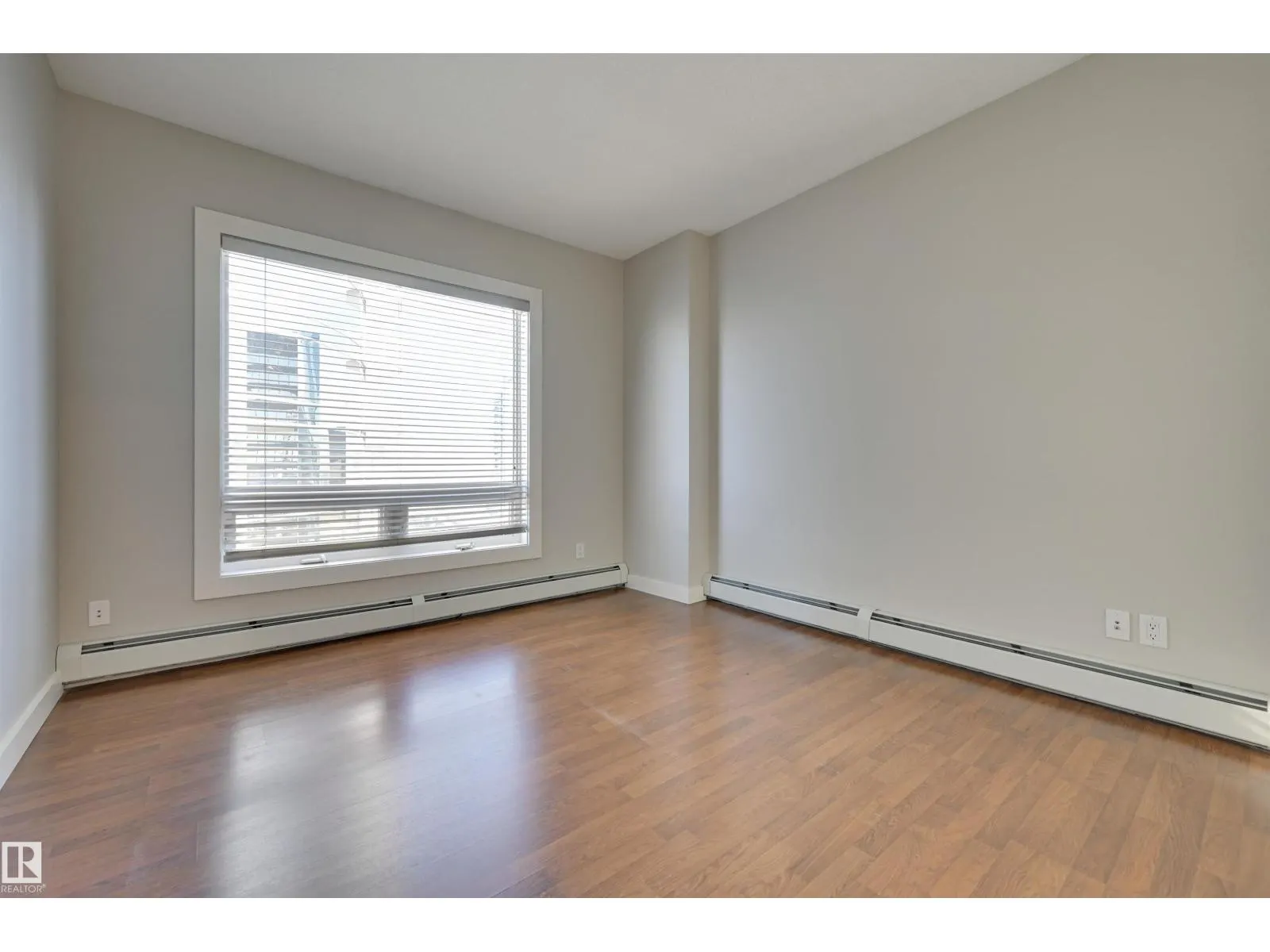 #2202 10136 104 ST NW