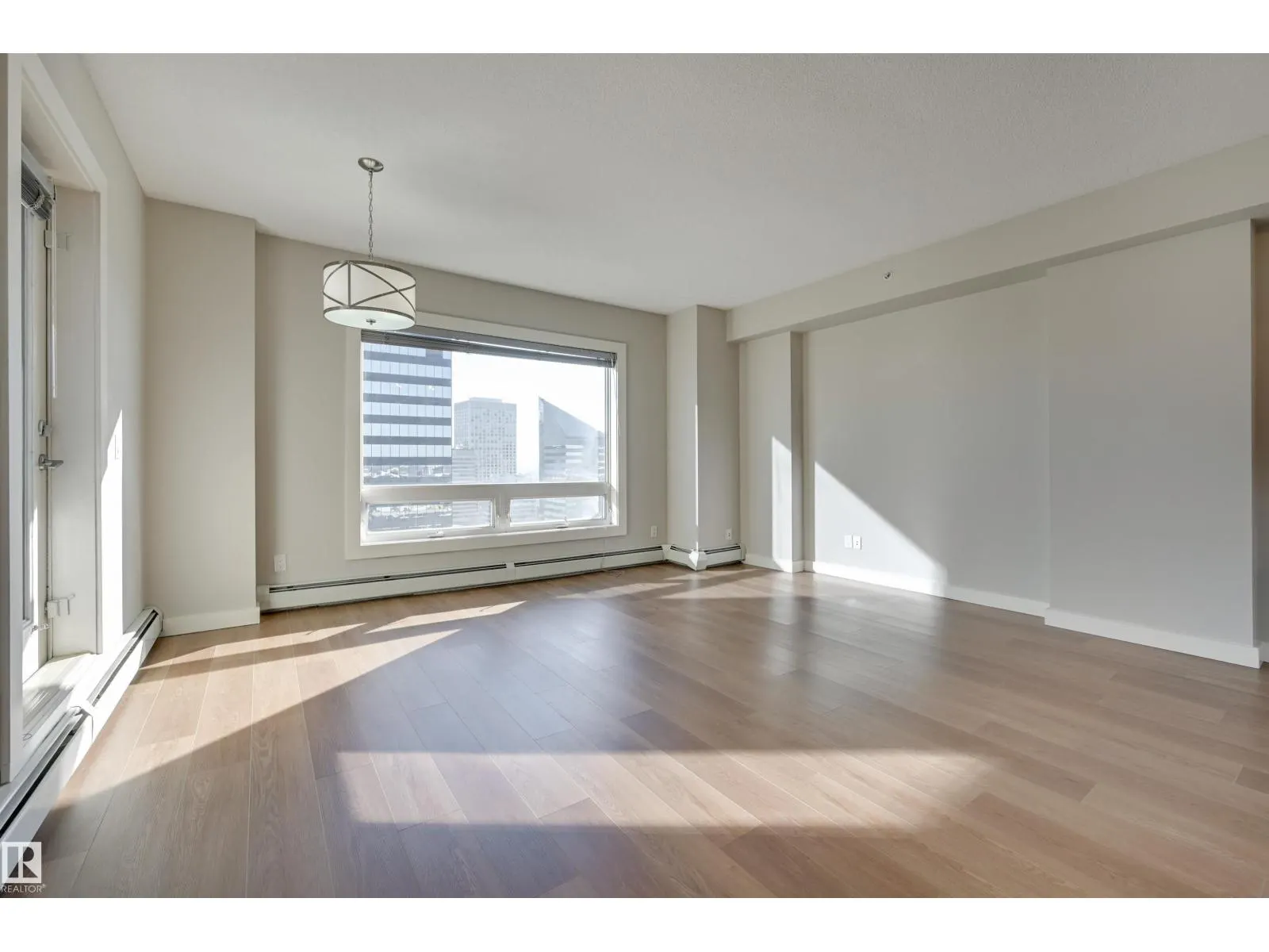 #2202 10136 104 ST NW