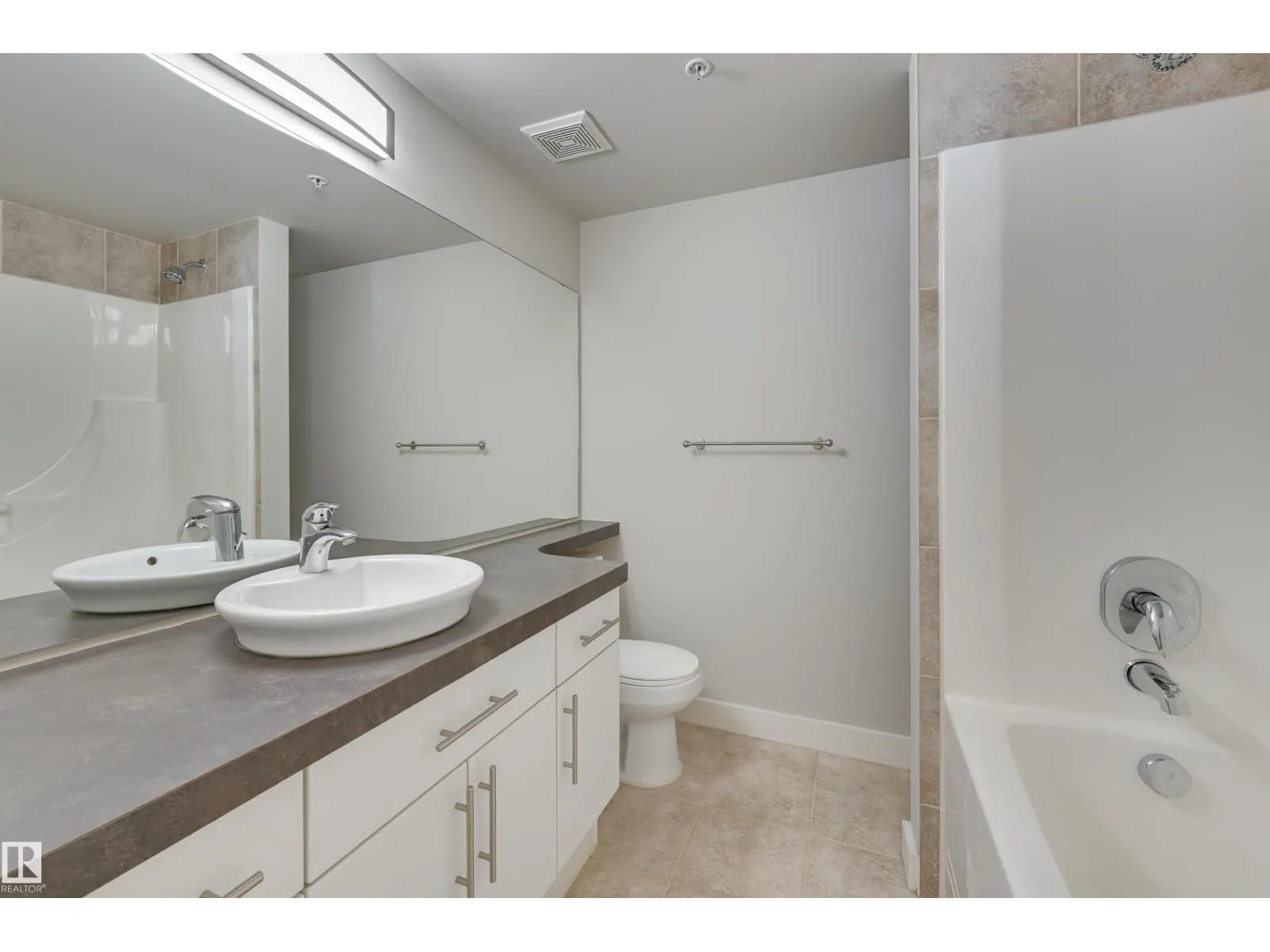 #2202 10136 104 ST NW