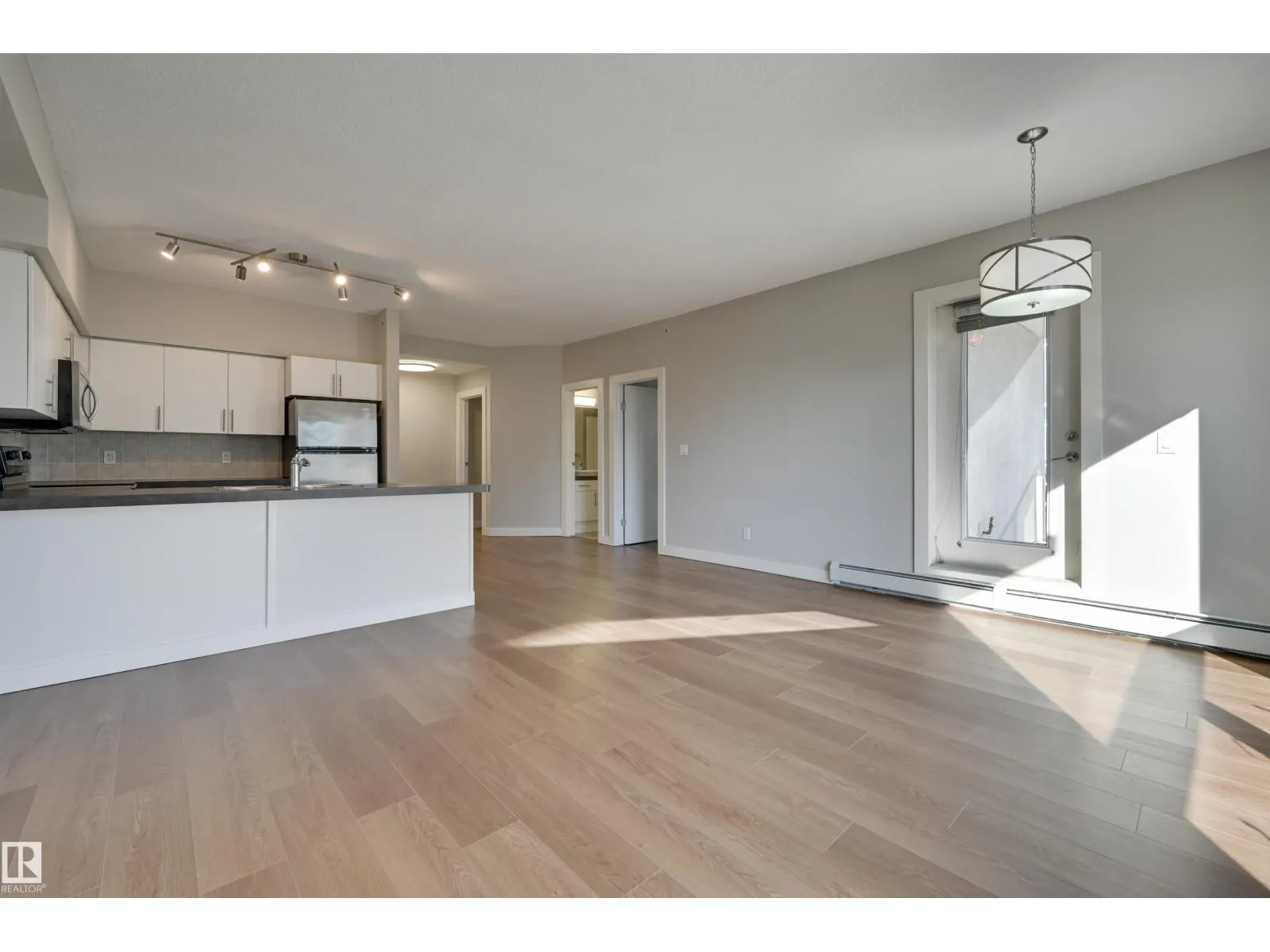 #2202 10136 104 ST NW