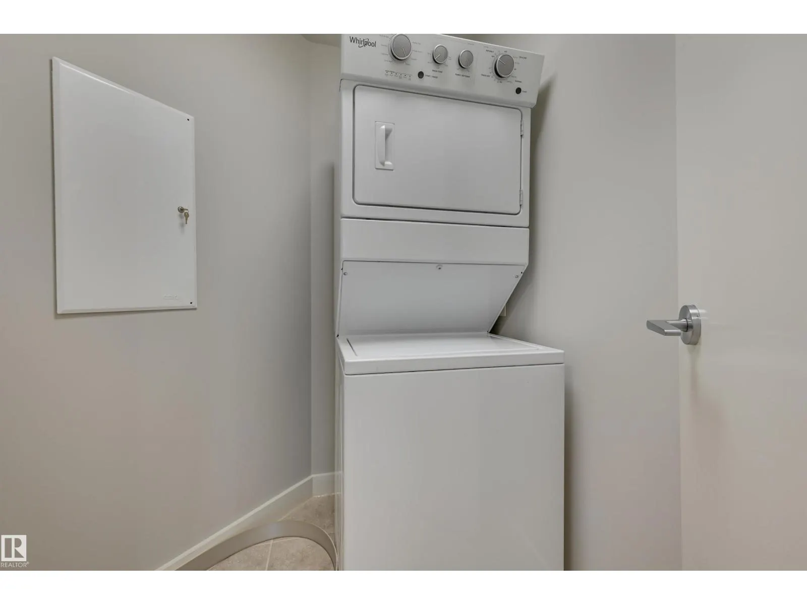 #2202 10136 104 ST NW