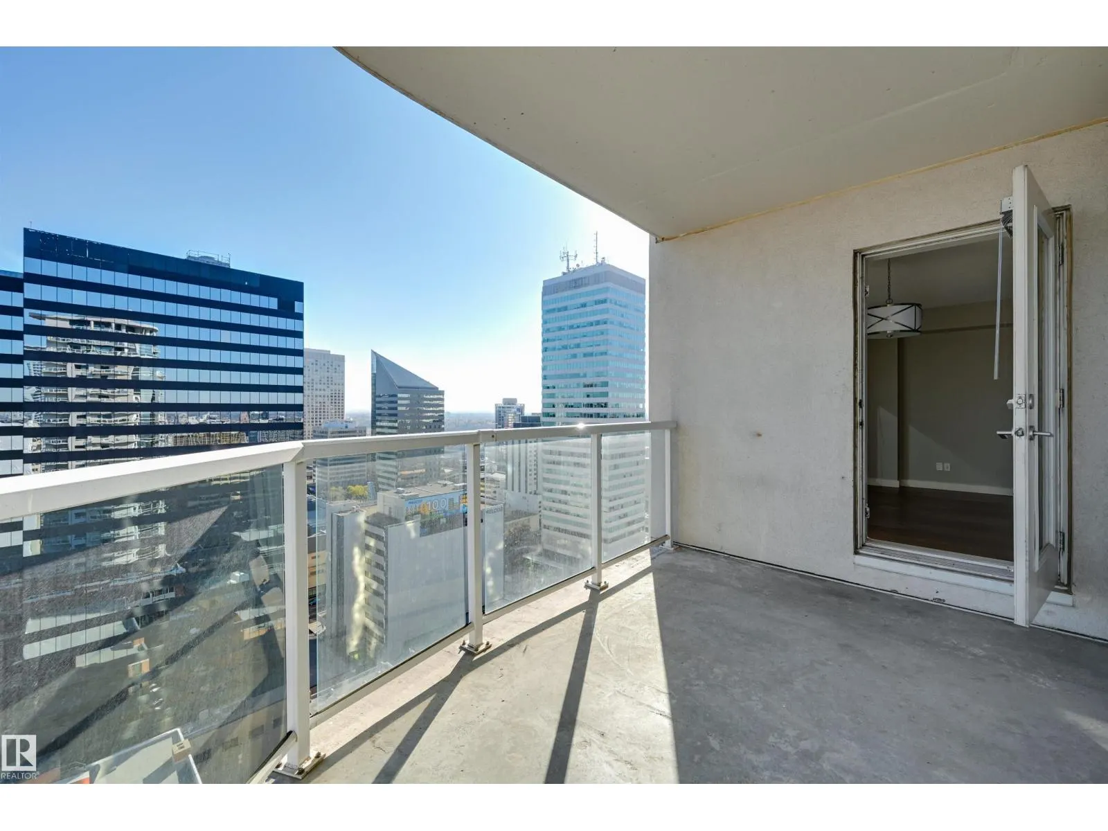 #2202 10136 104 ST NW