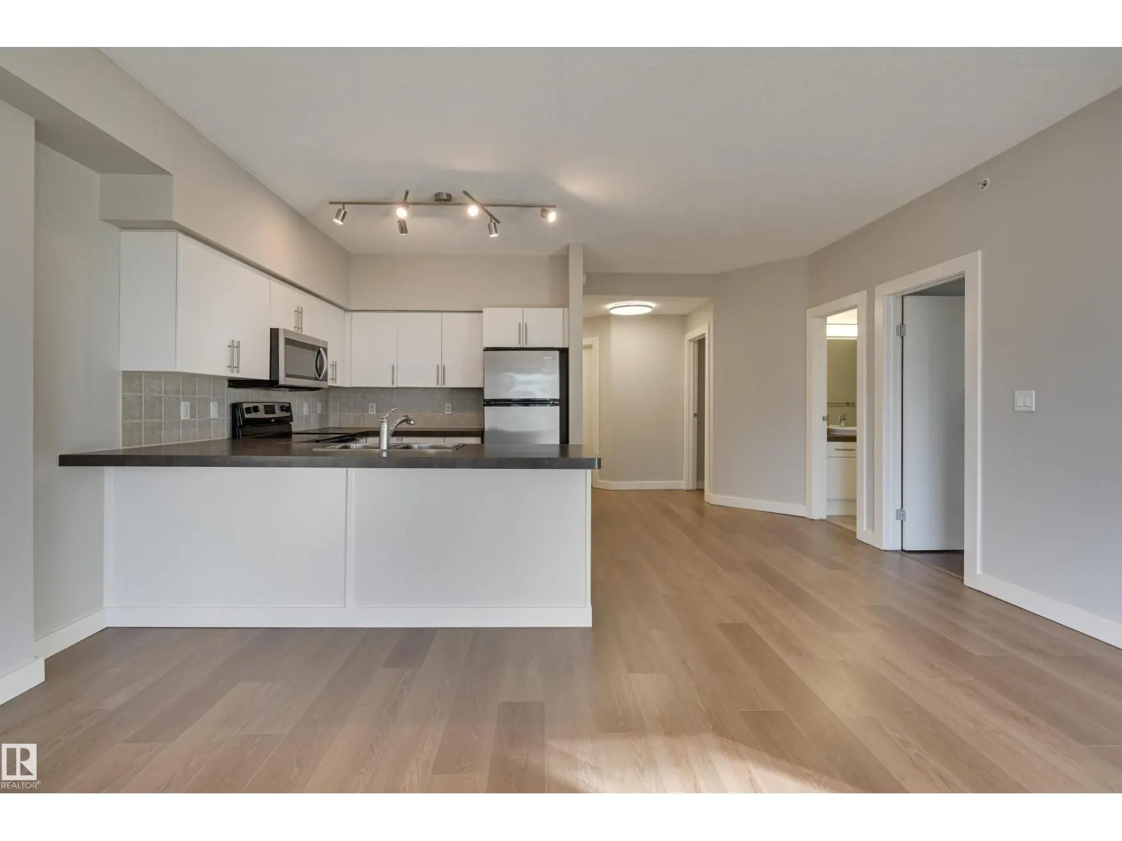 #2202 10136 104 ST NW