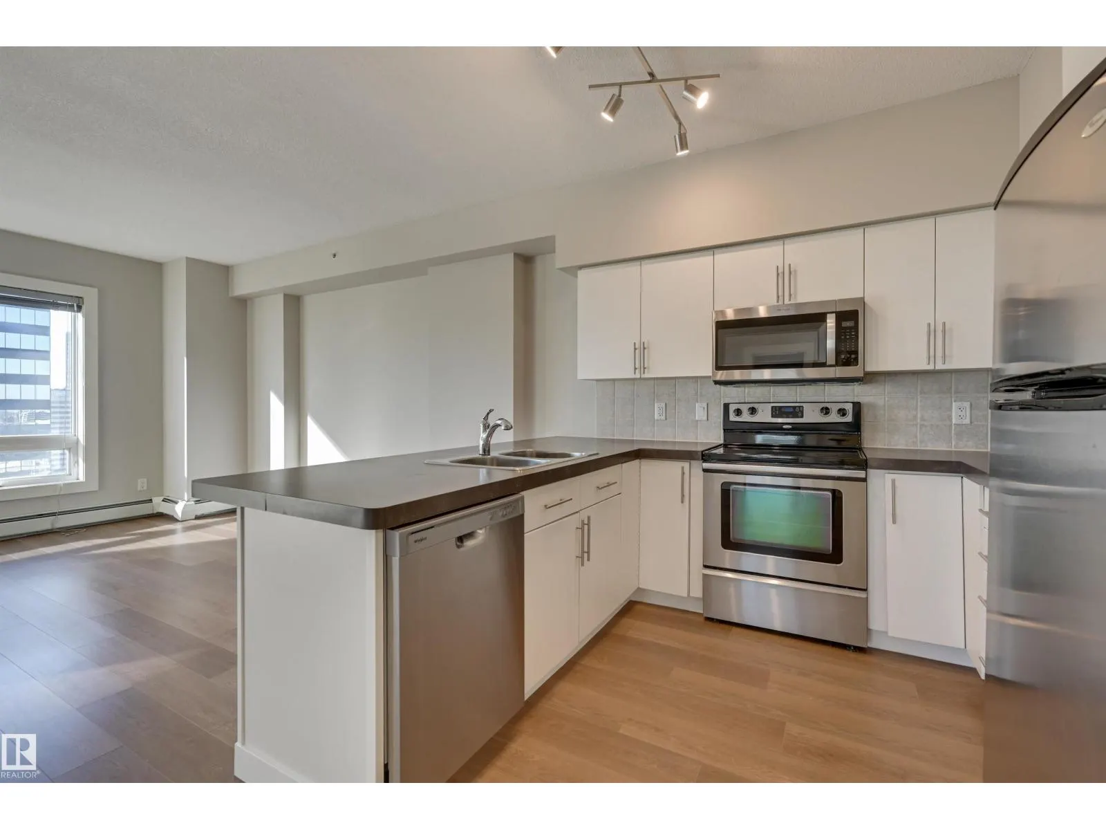 #2202 10136 104 ST NW