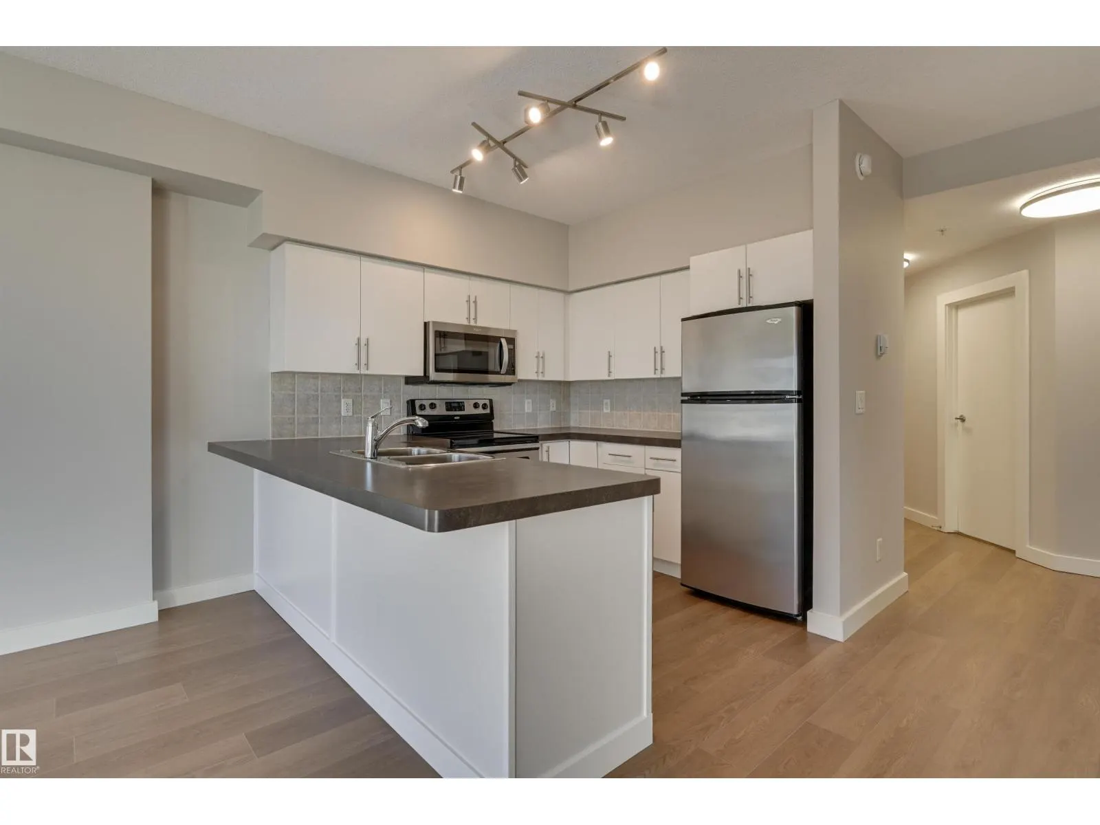 #2202 10136 104 ST NW