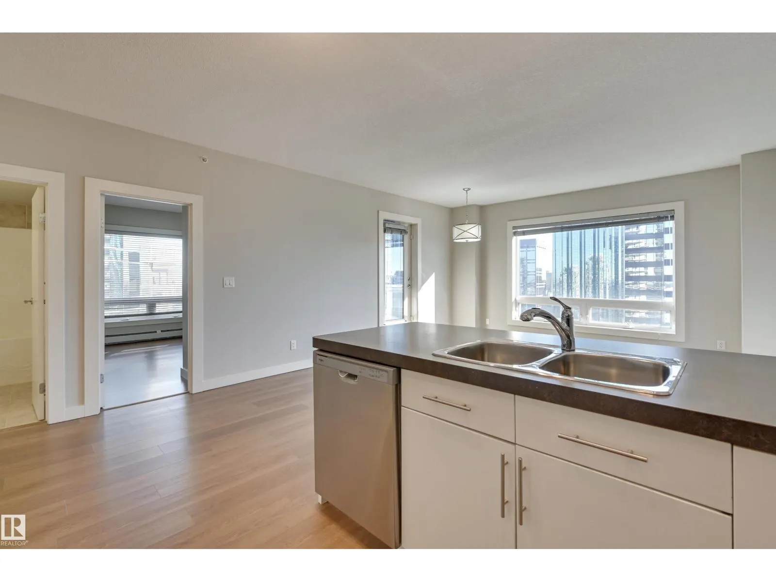 #2202 10136 104 ST NW