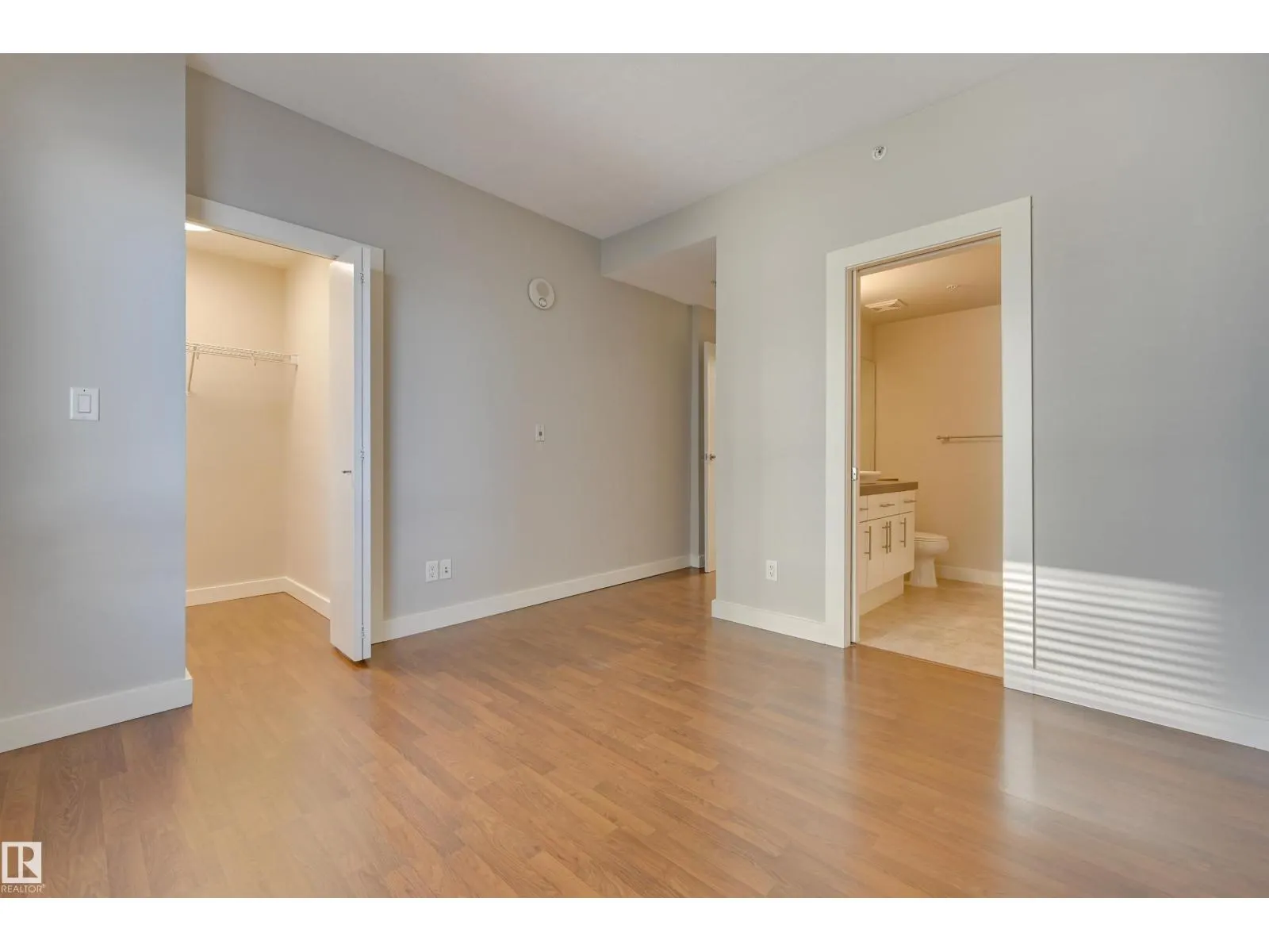 #2202 10136 104 ST NW