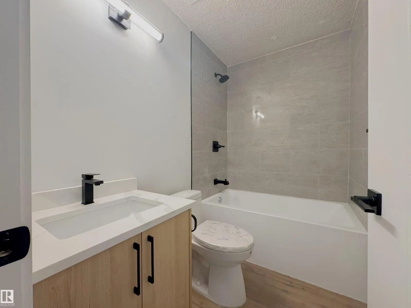 15911 108 AV NW