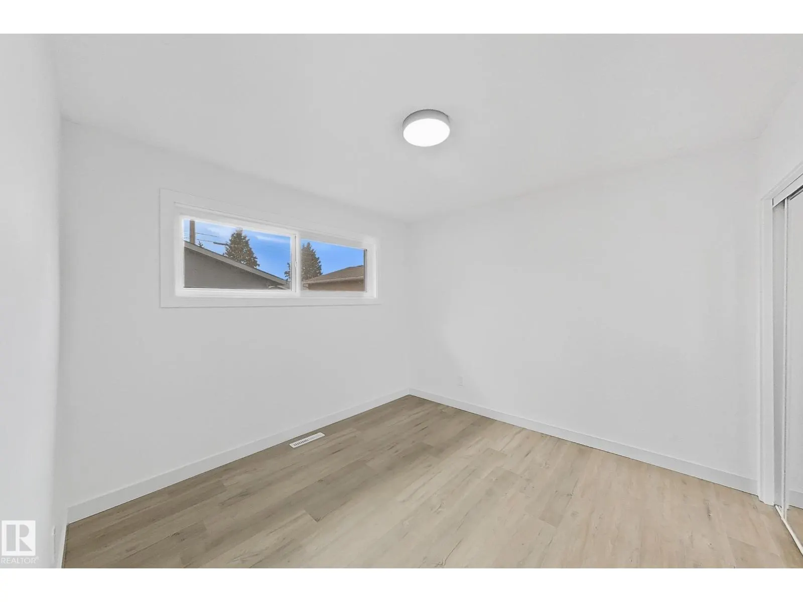 15911 108 AV NW