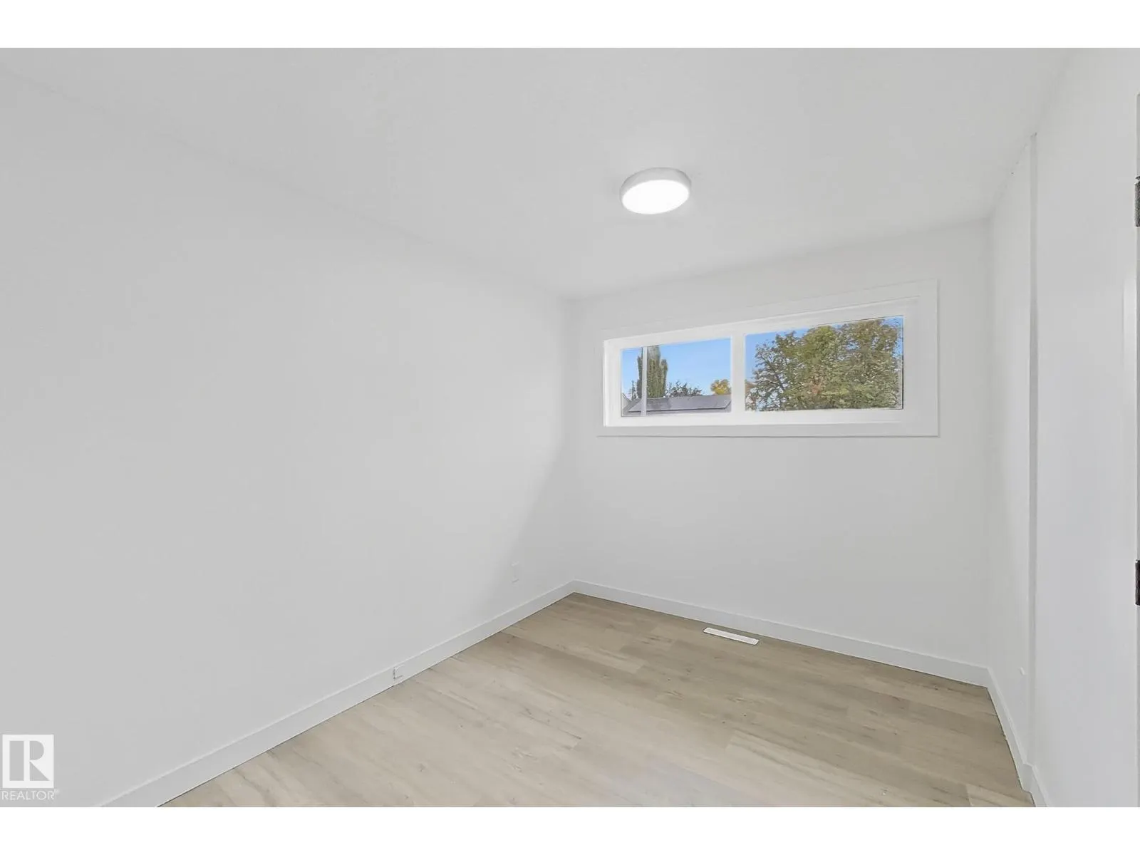15911 108 AV NW