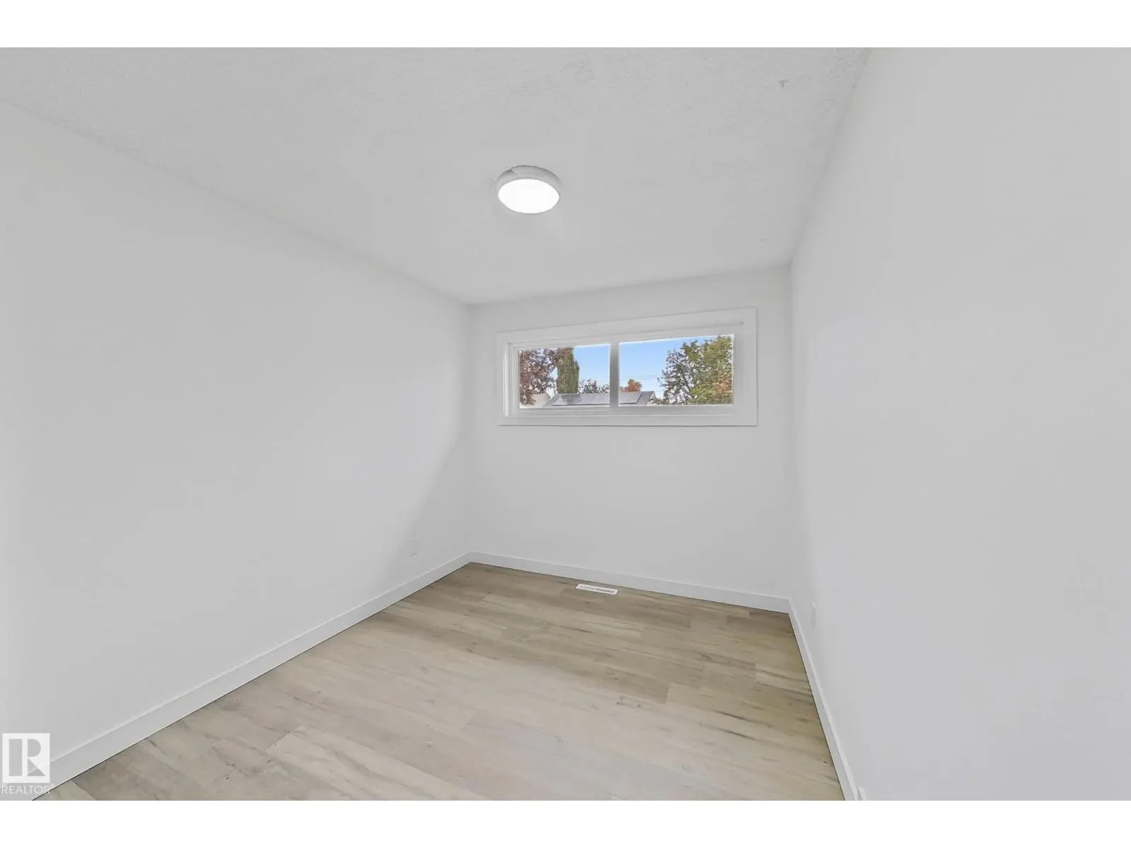 15911 108 AV NW