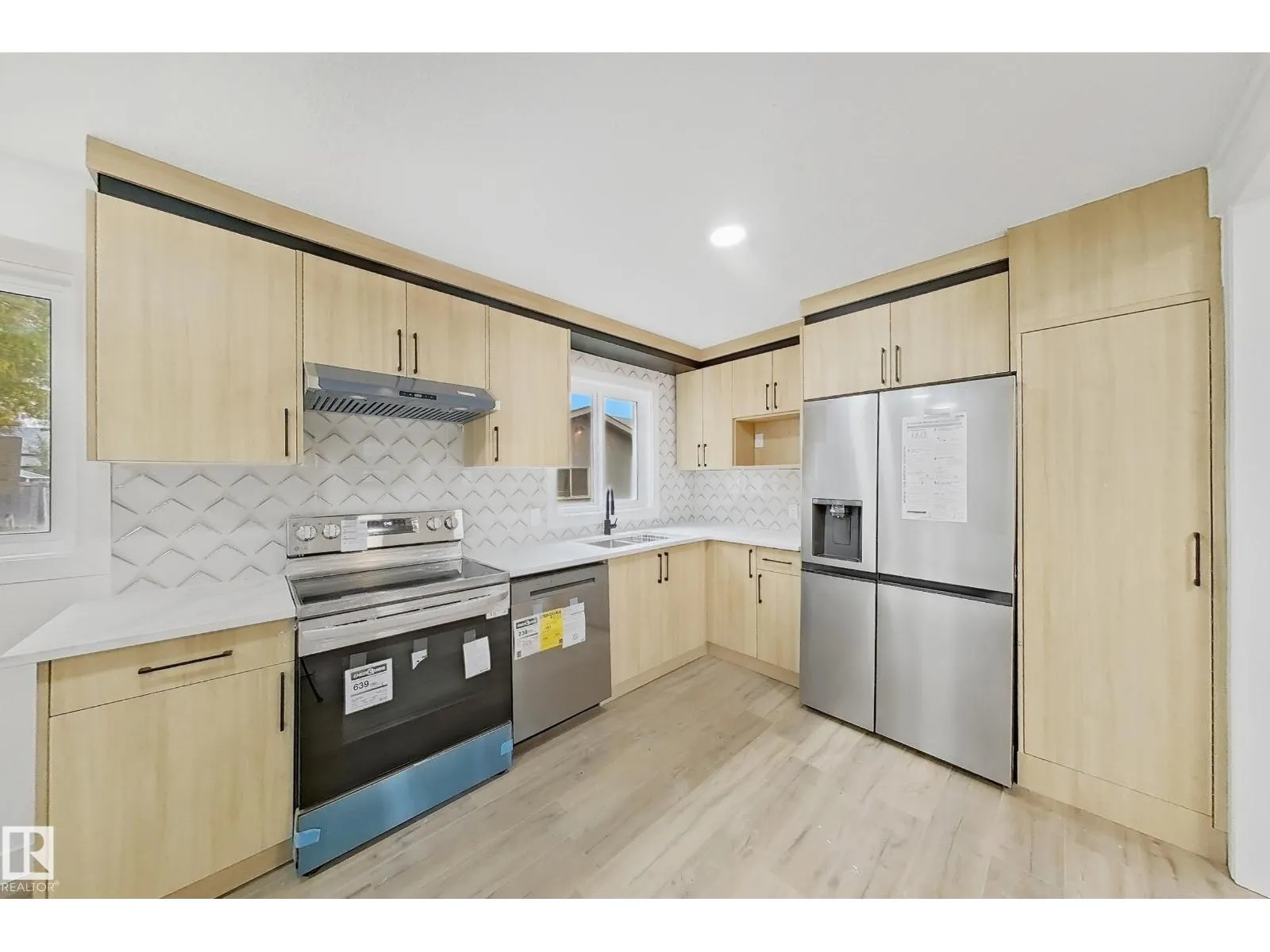 15911 108 AV NW
