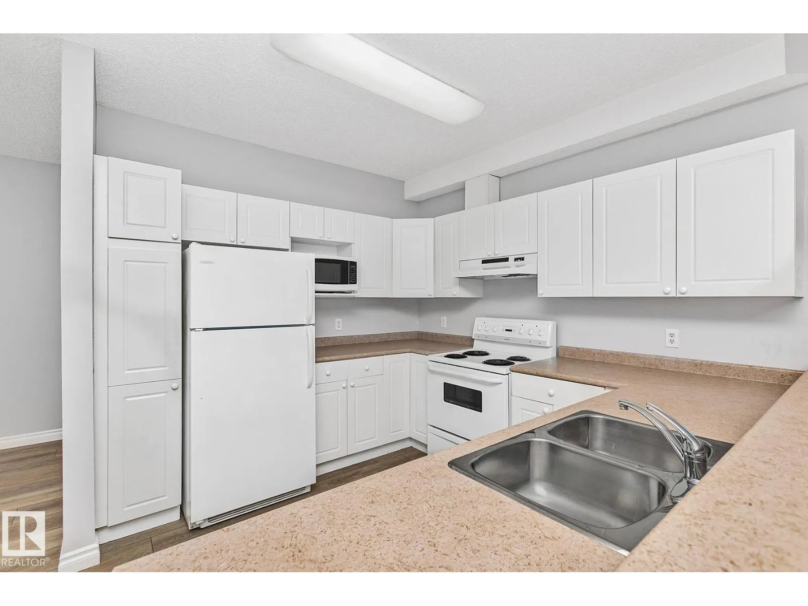 #308 9120 156 ST NW