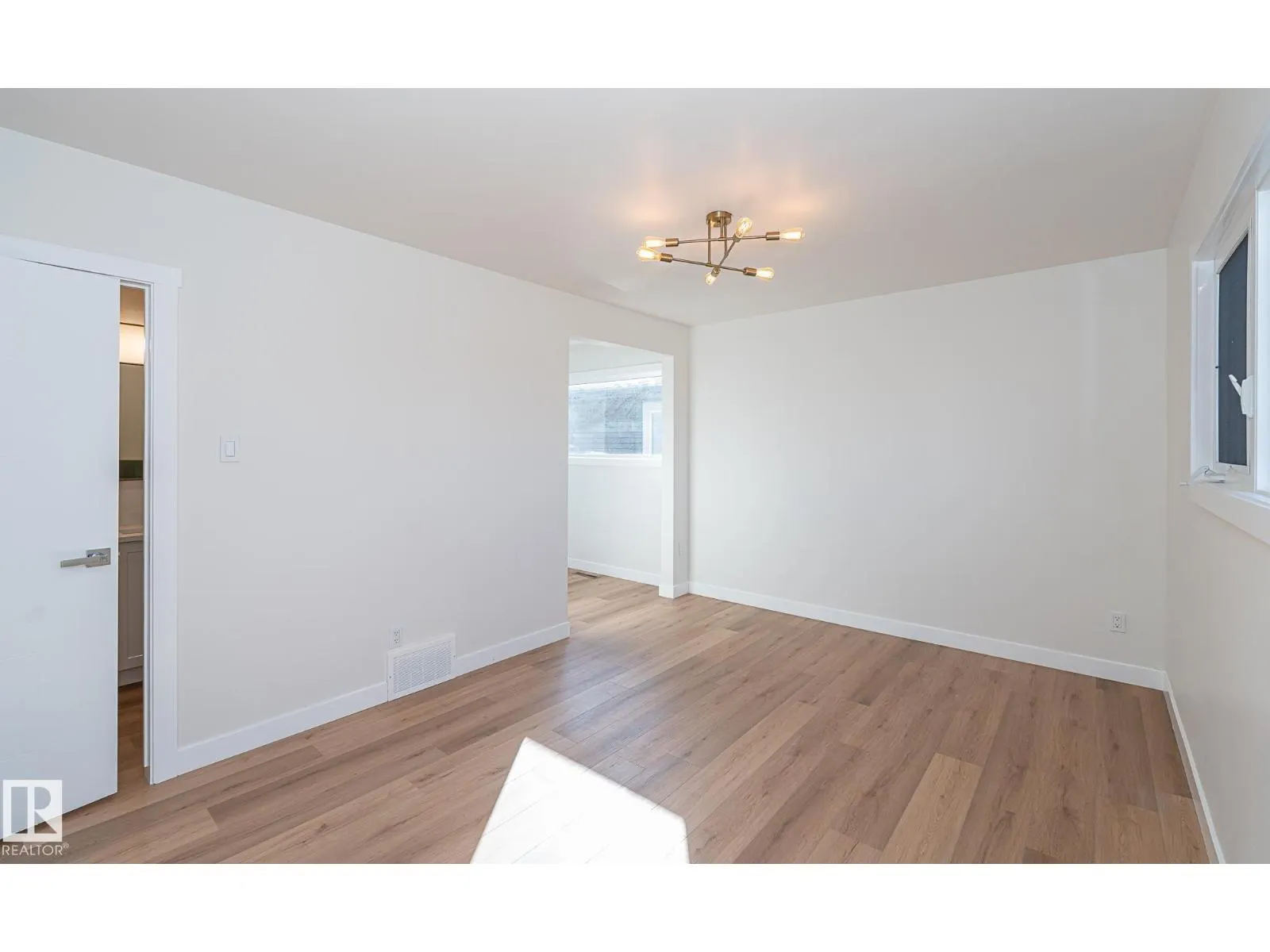 6807 98A AV NW