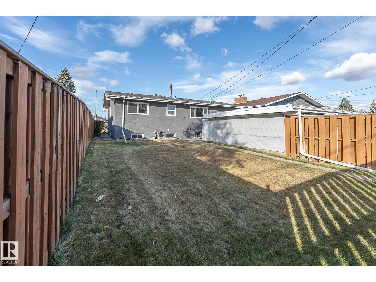 6807 98A AV NW