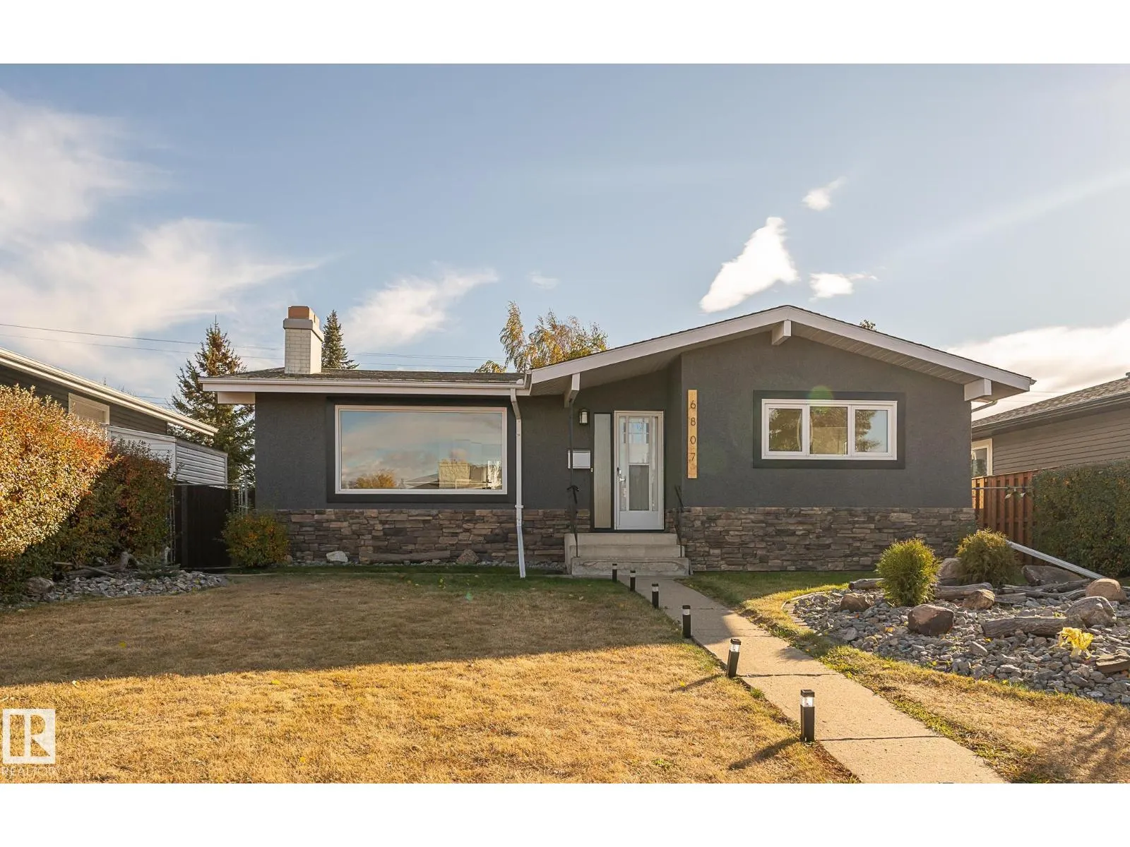 6807 98A AV NW