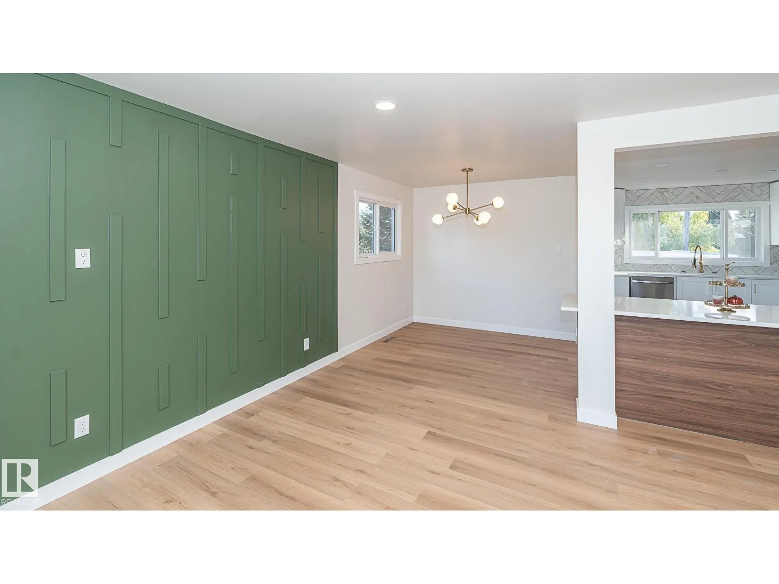 6807 98A AV NW