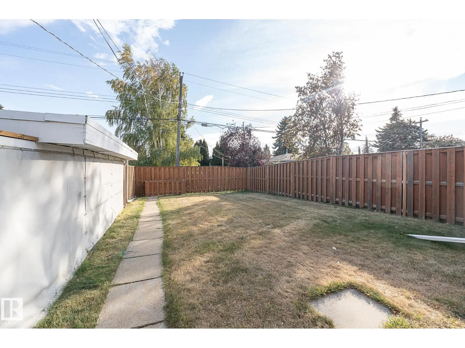 6807 98A AV NW