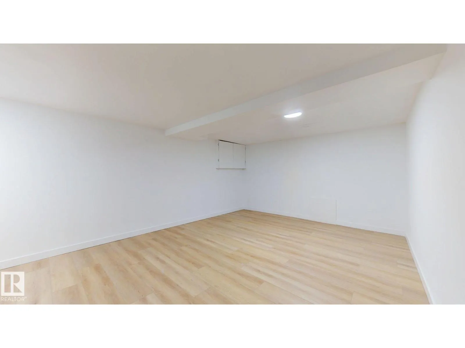 #166 3308 113 AV NW