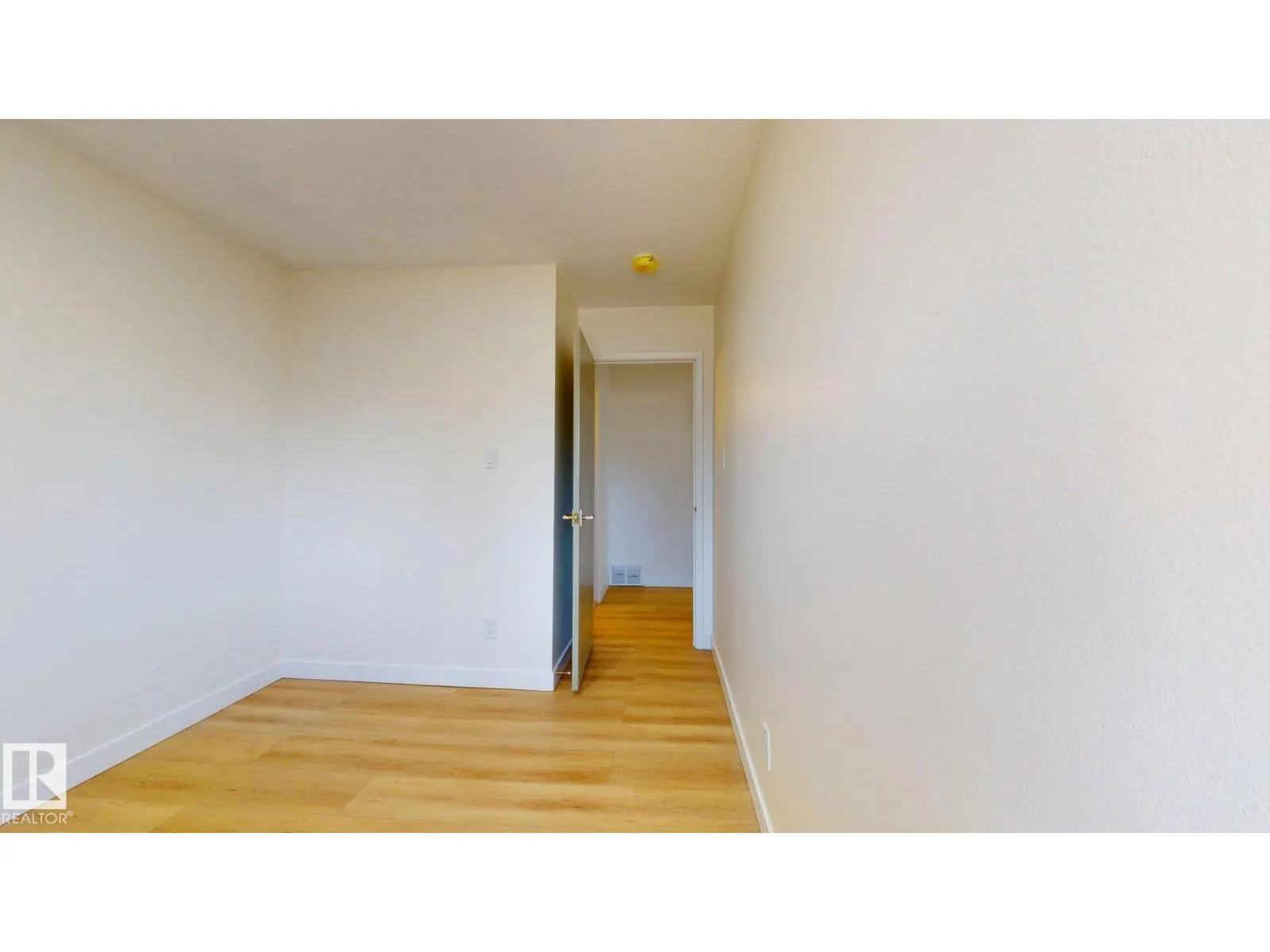 #166 3308 113 AV NW
