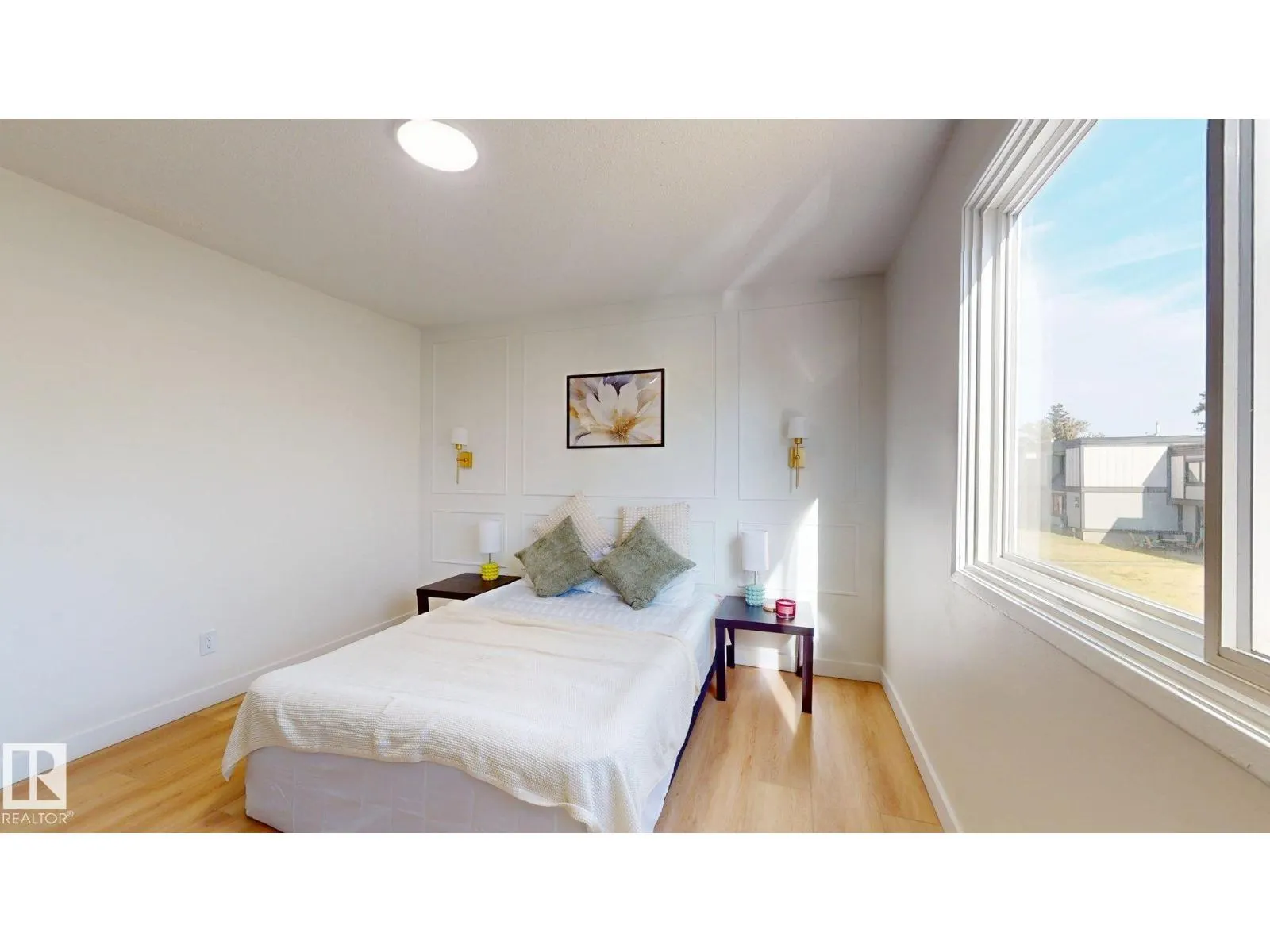 #166 3308 113 AV NW