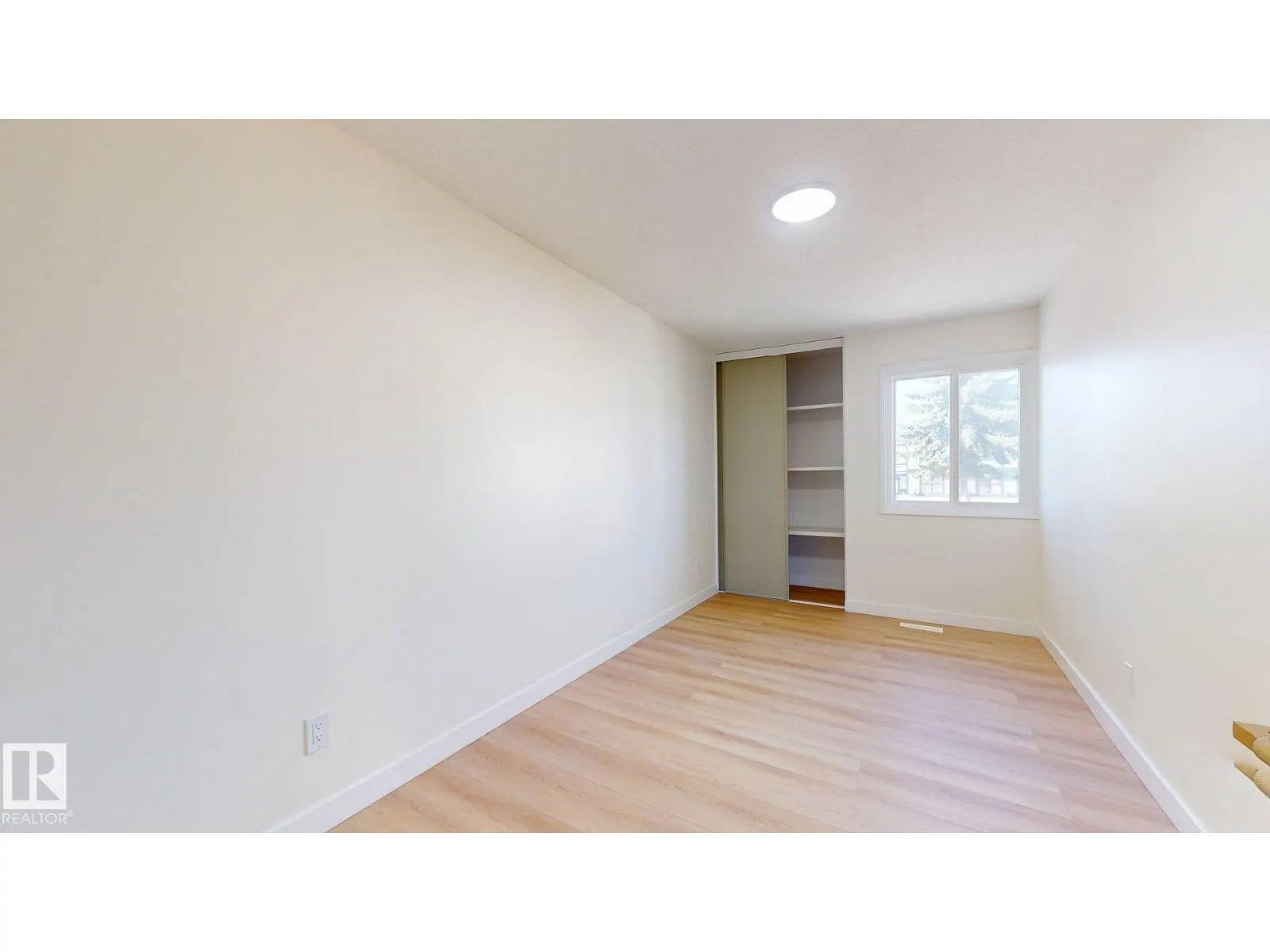 #166 3308 113 AV NW