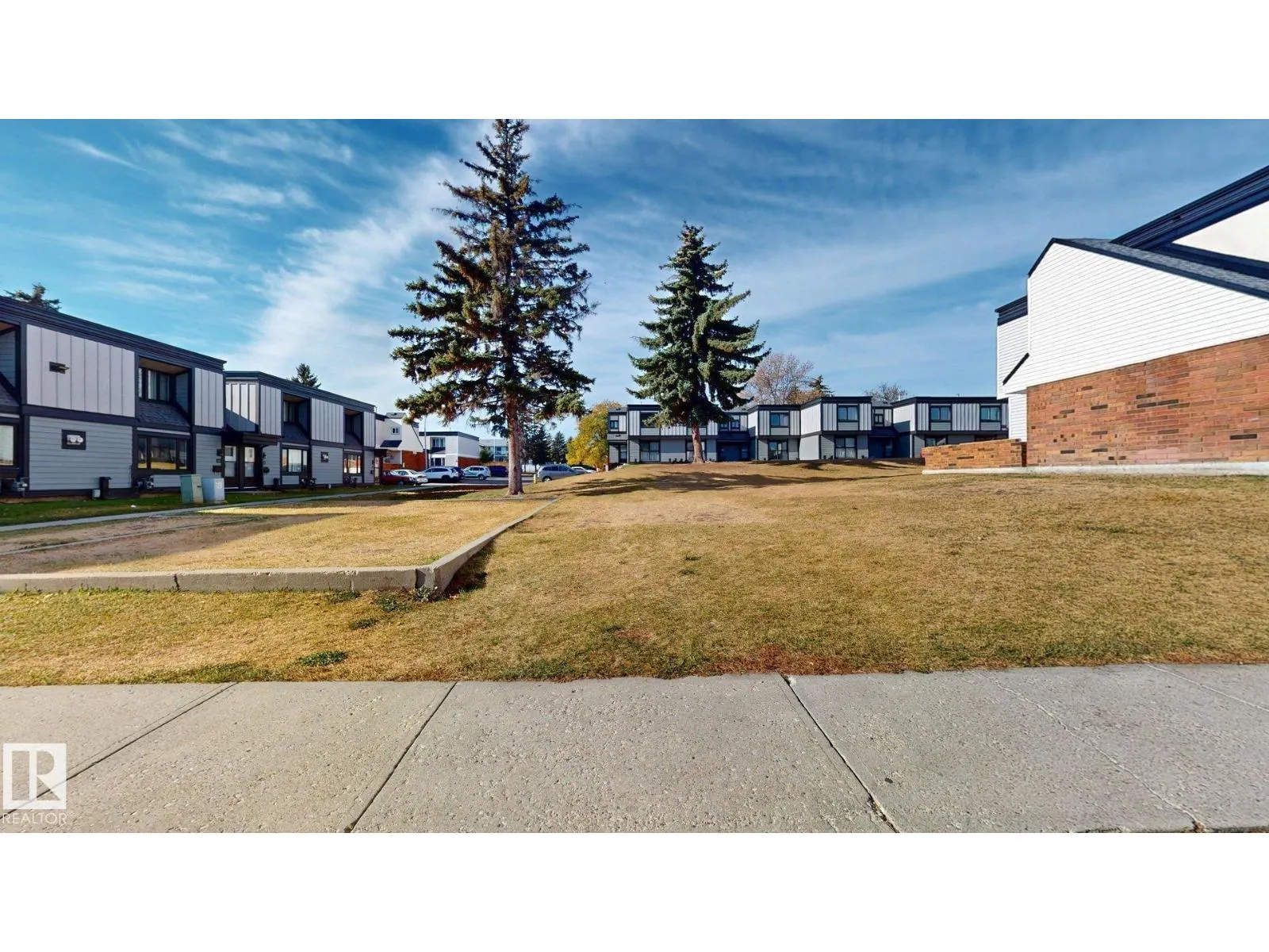 #166 3308 113 AV NW
