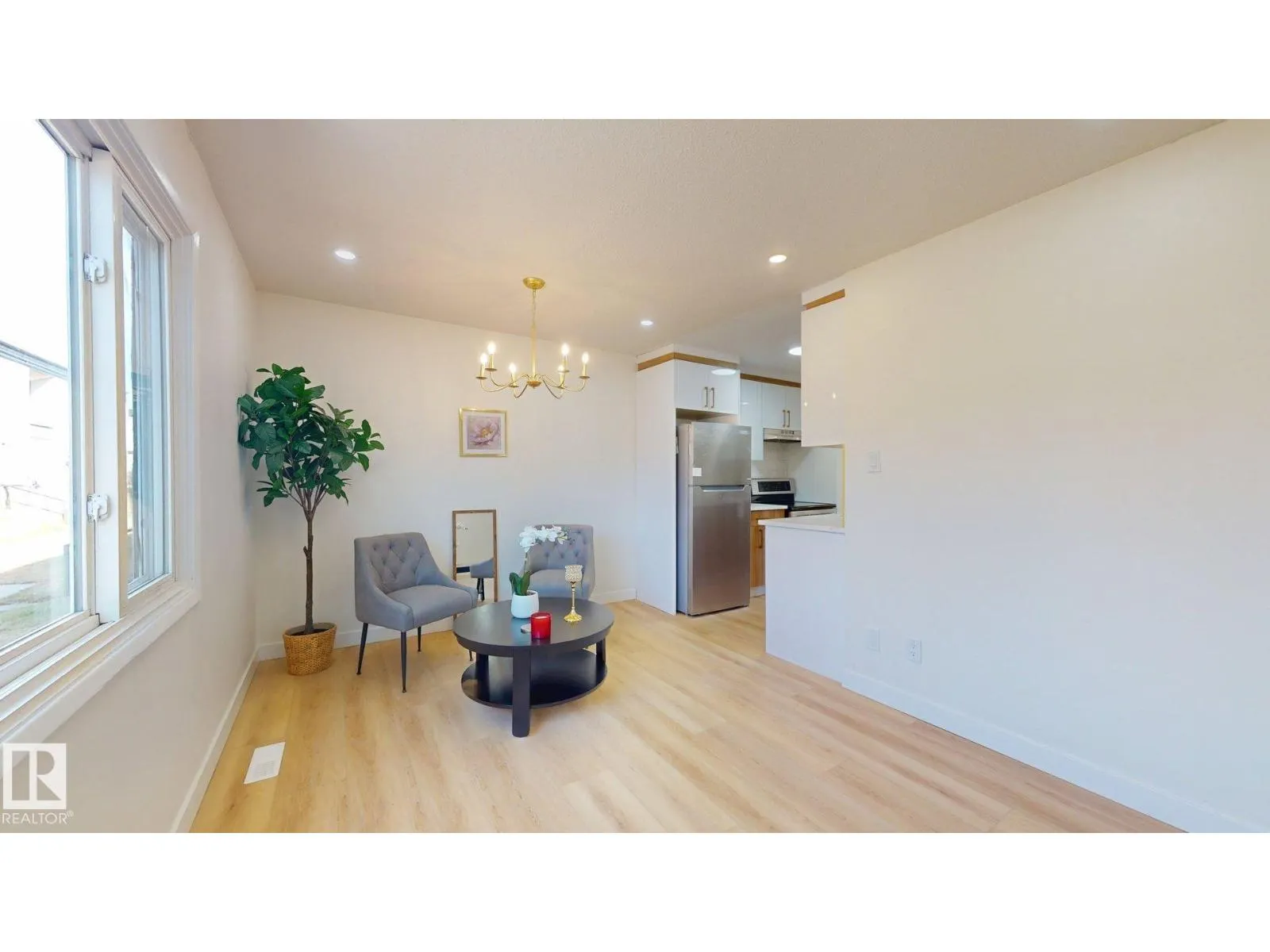 #166 3308 113 AV NW