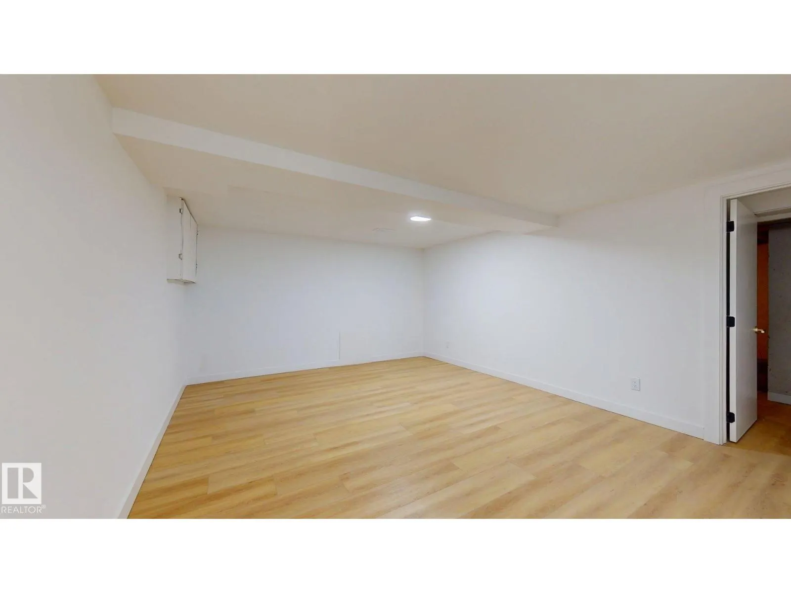 #166 3308 113 AV NW