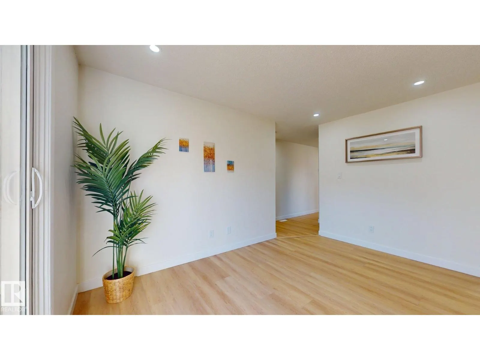 #166 3308 113 AV NW
