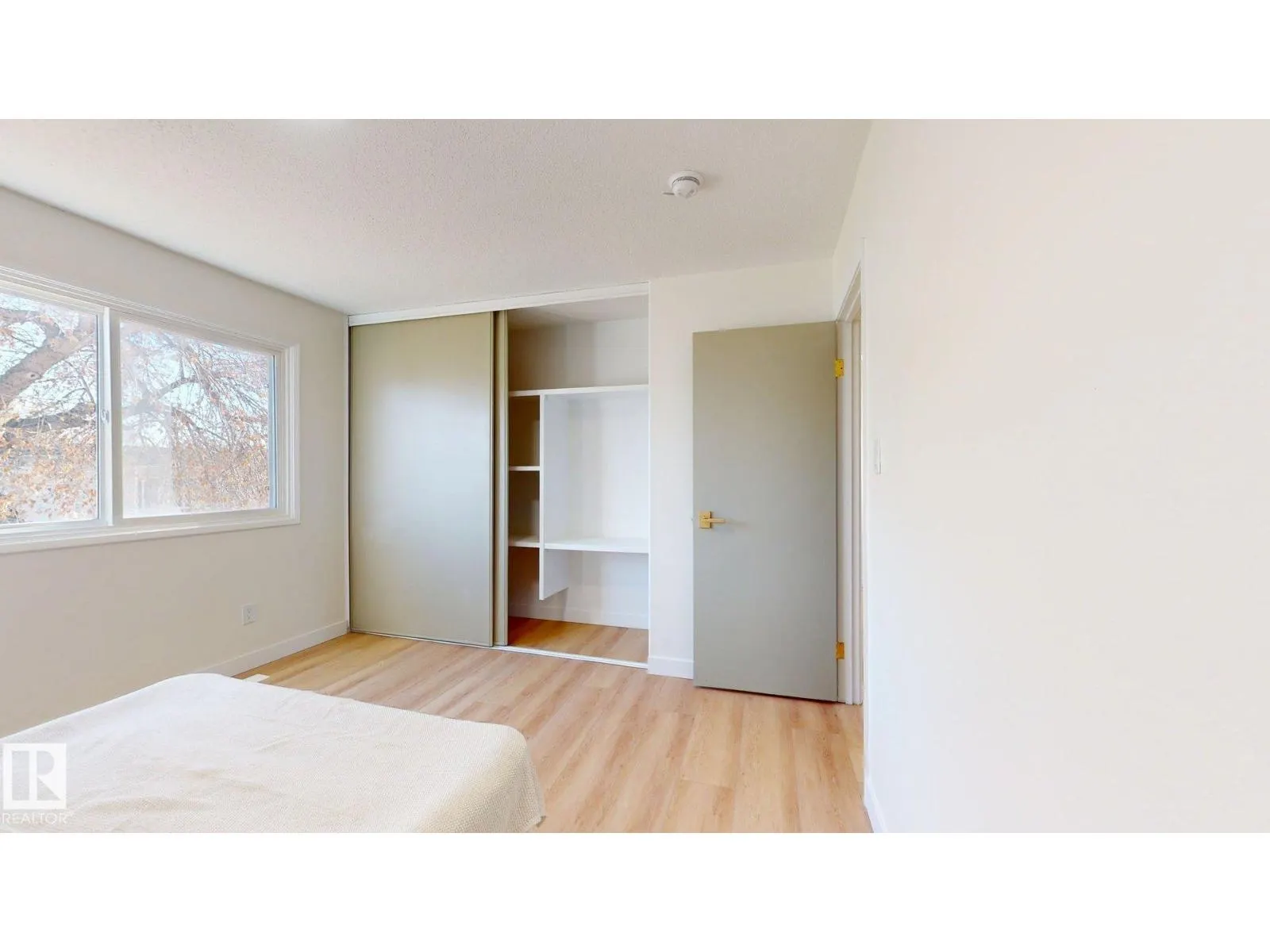 #166 3308 113 AV NW