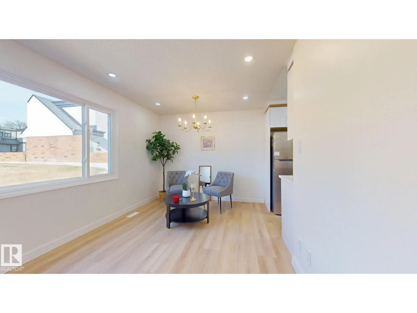 #166 3308 113 AV NW