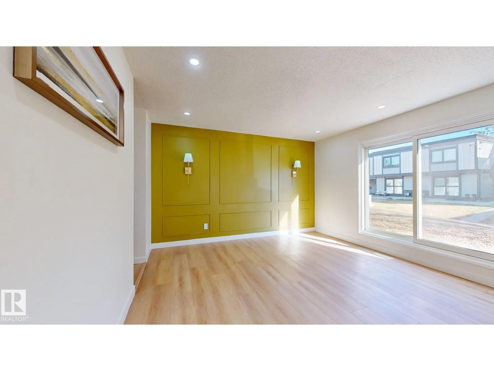 #166 3308 113 AV NW