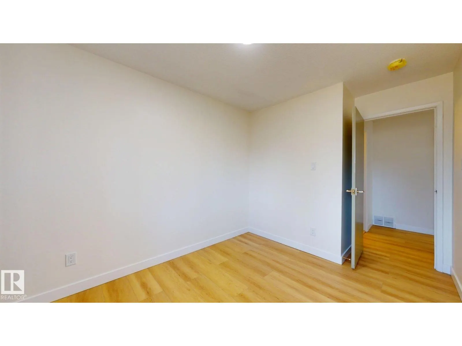 #166 3308 113 AV NW