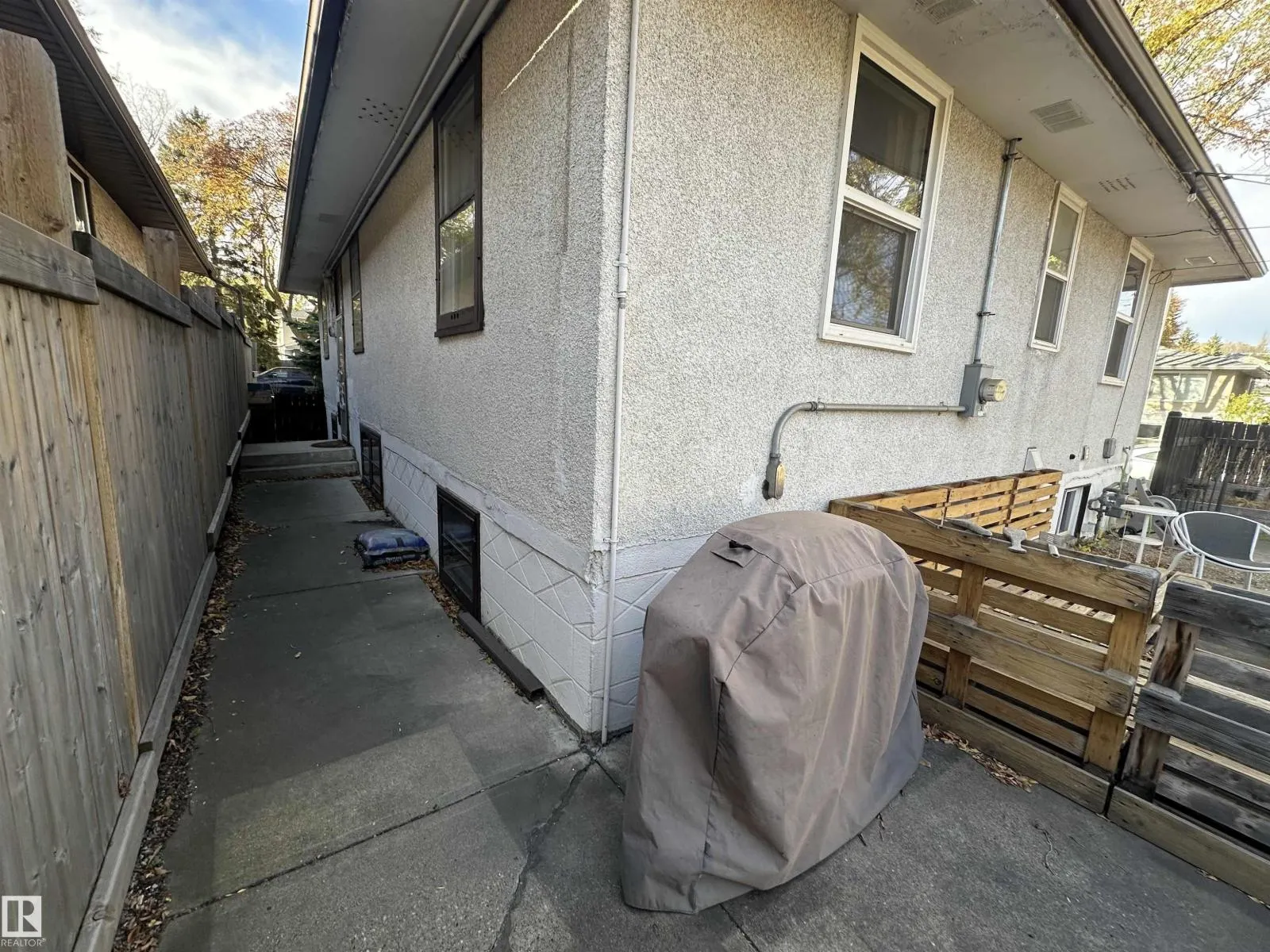 10447 81 ST NW