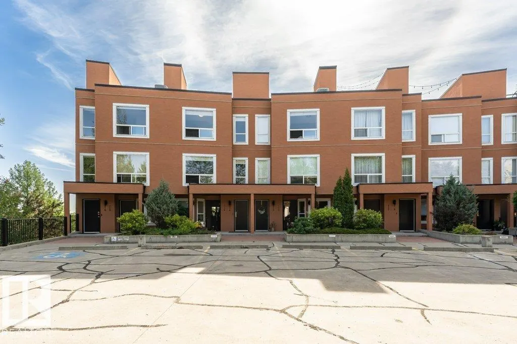 #214 10105 95 ST NW