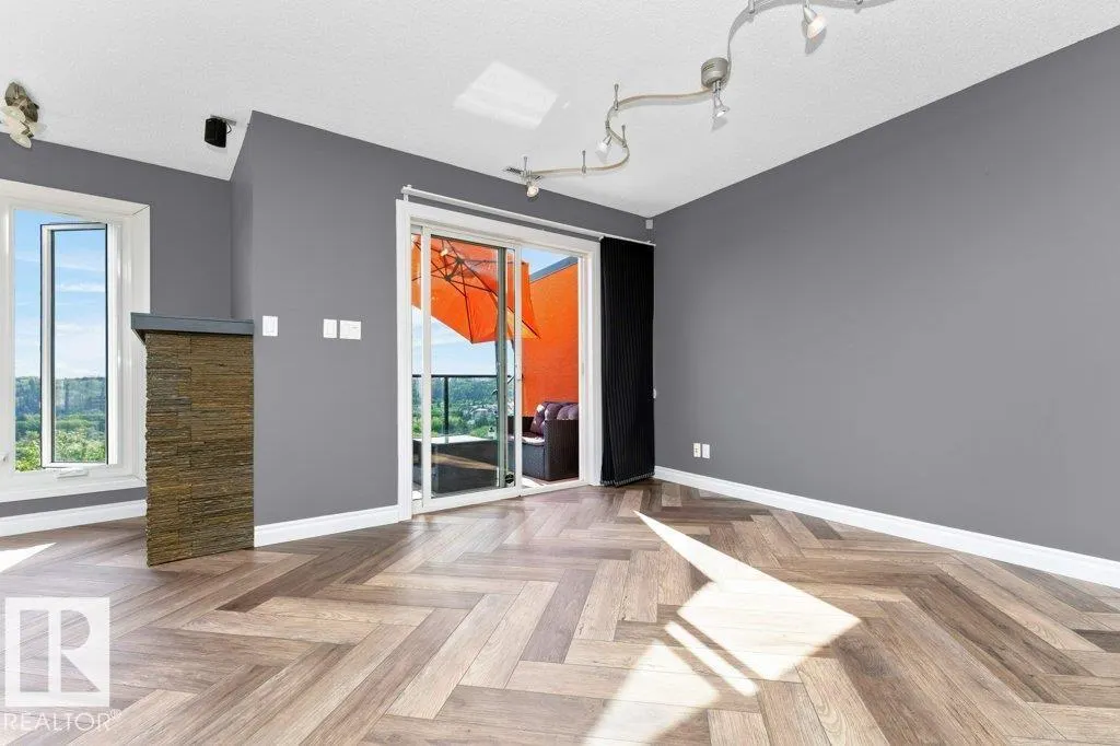 #214 10105 95 ST NW
