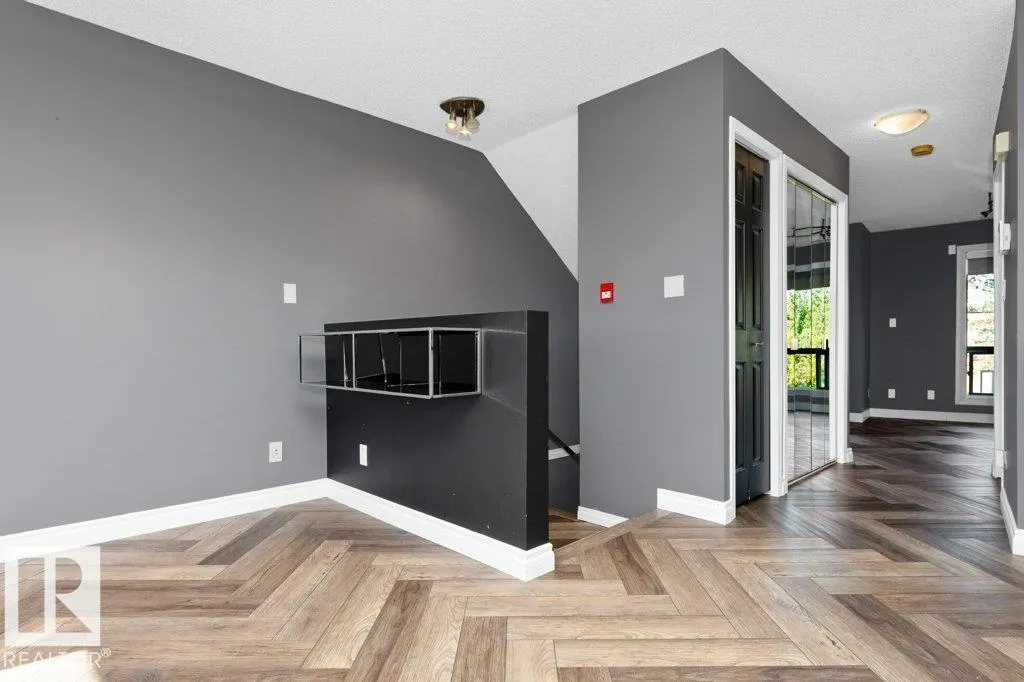 #214 10105 95 ST NW